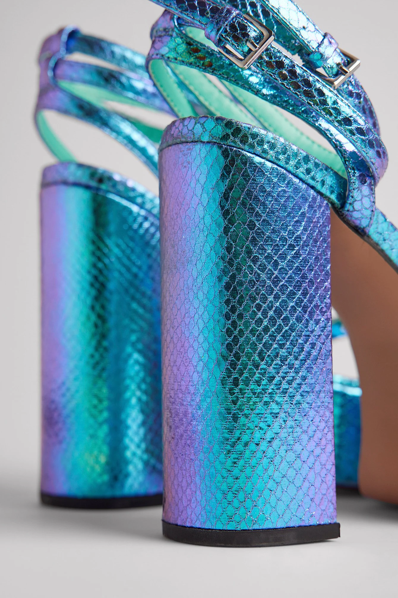 Plateau High Heels mit Doppelschnalle
