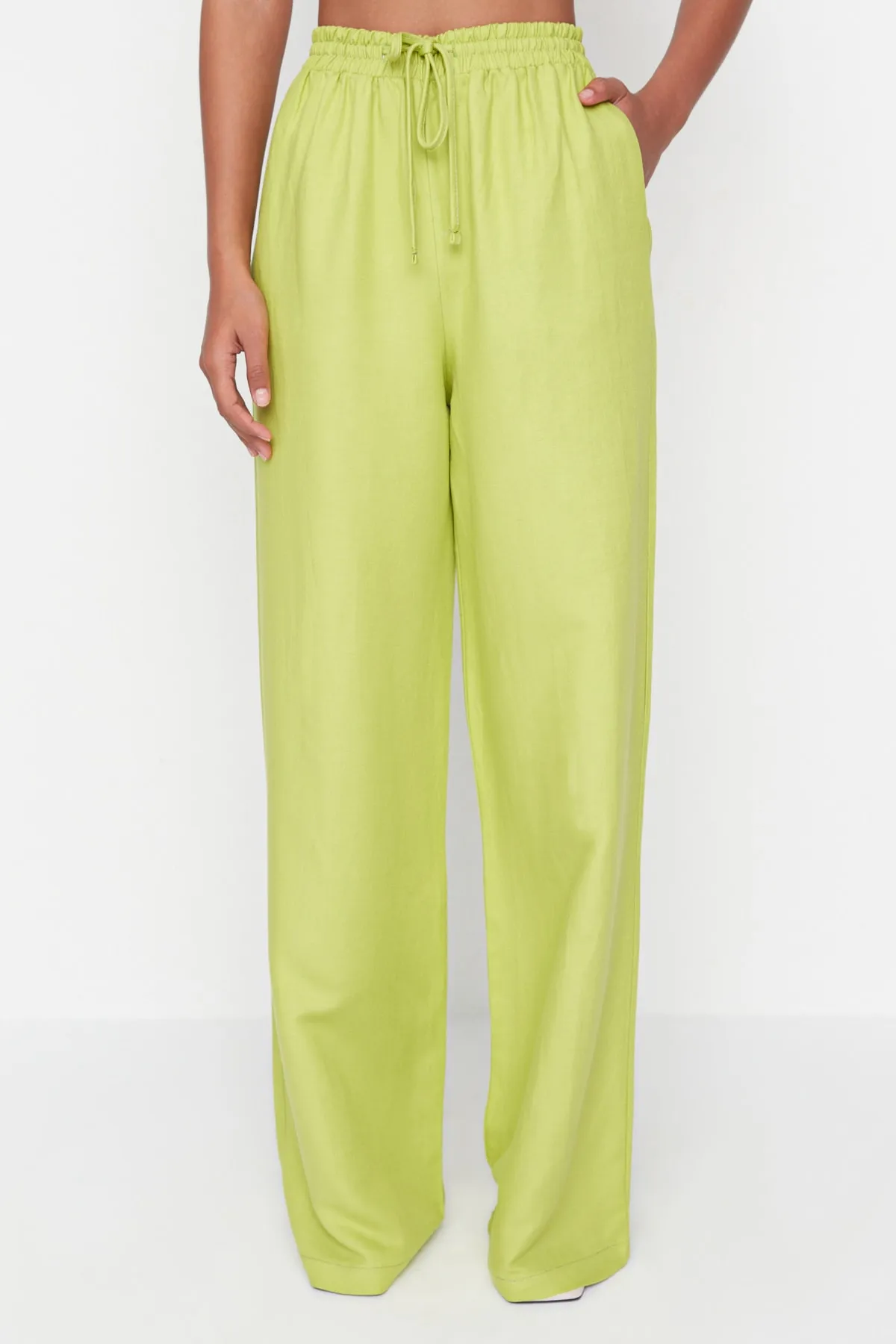 Trendyol Collection  Grüne Webhose mit weitem Bein und weitem Bein TWOSS22PL00065