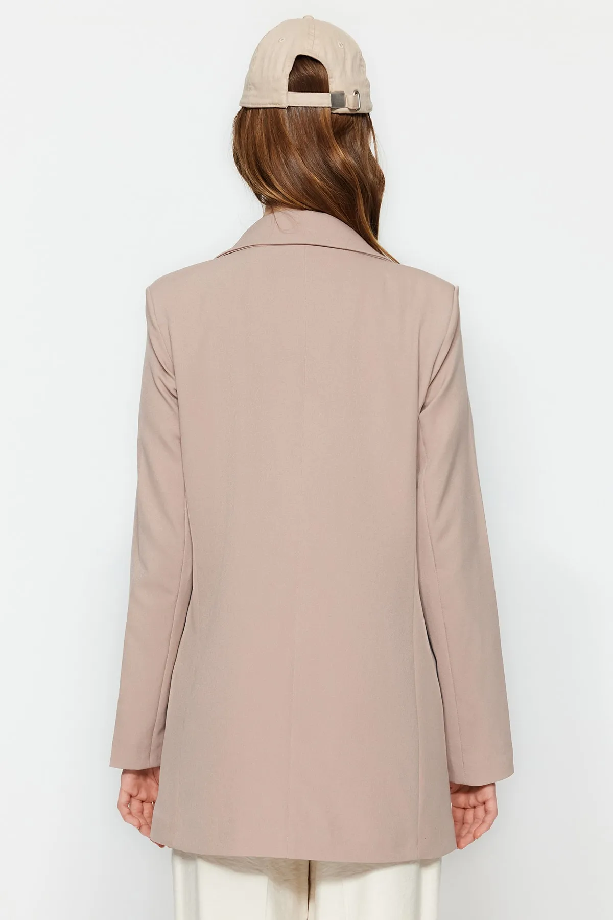 Trendyol Modest  Nerzfarbener Blazer aus Webstoff mit Doppelknöpfen und detailliertem Taschenfutter TCTSS22CE025