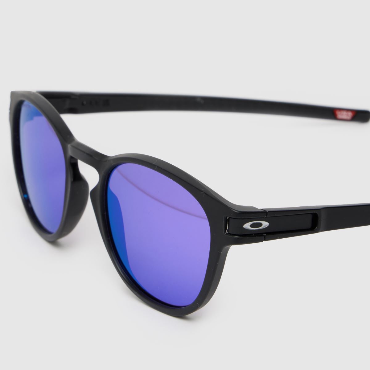 Oakley svarta solglasögon med spärr