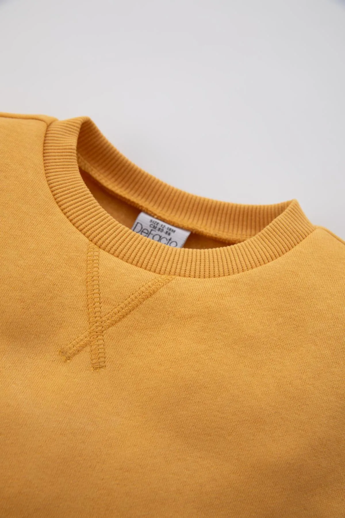 DeFacto  Weich gefüttertes Sweatshirt mit normaler Passform für Babys (Jungen).