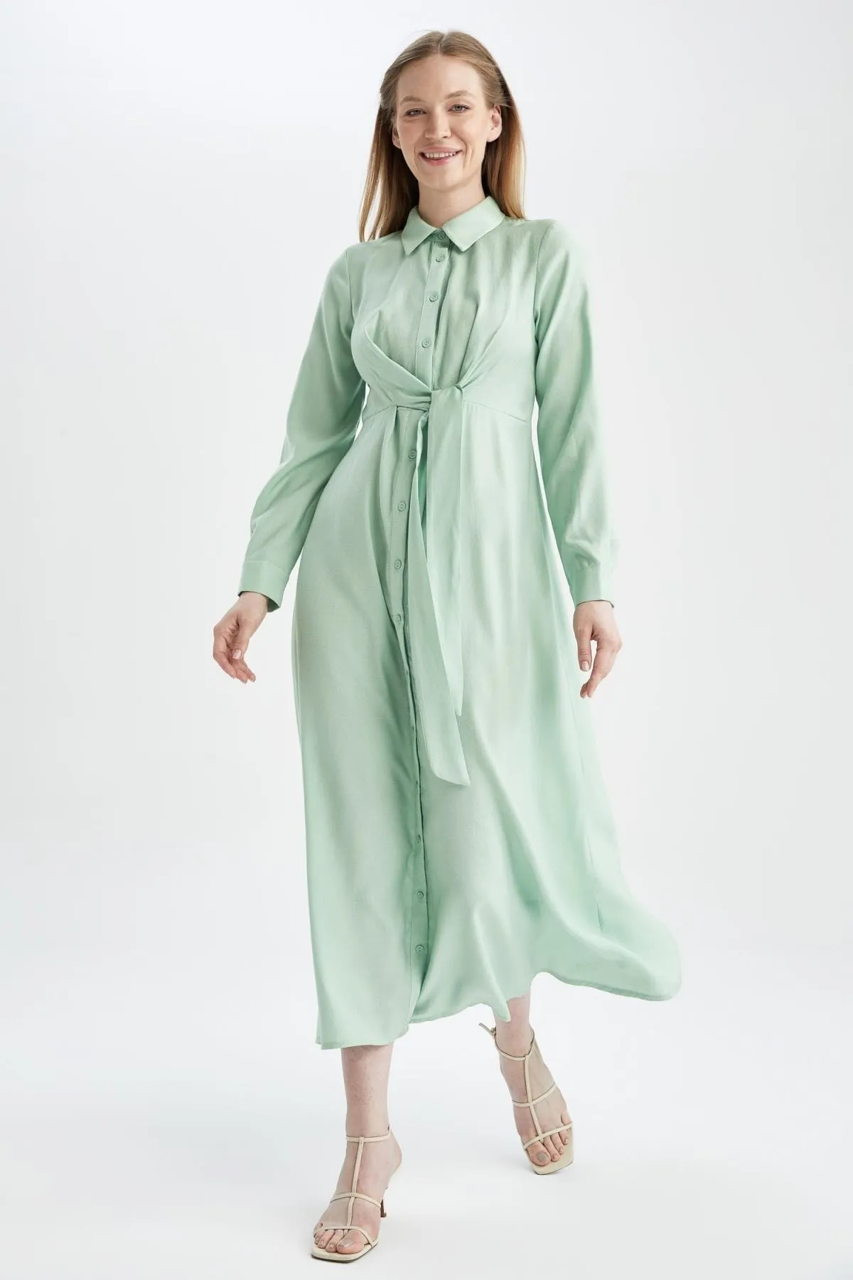 DeFacto  Normal geschnittenes Maxikleid mit Schärpendetail und Hemdkragen