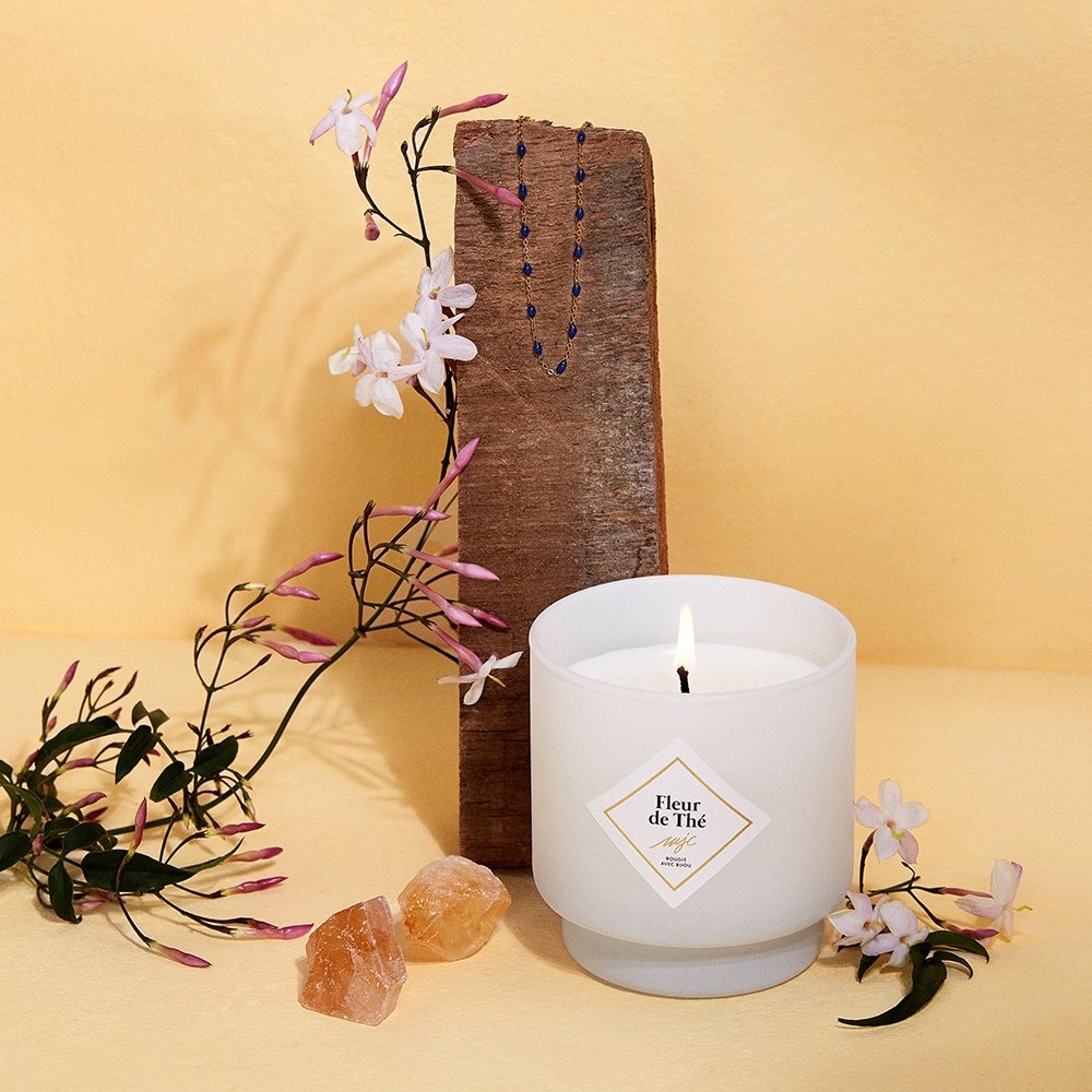 my jolie candle Bougie collier or bille noire fleur de thé Bougie