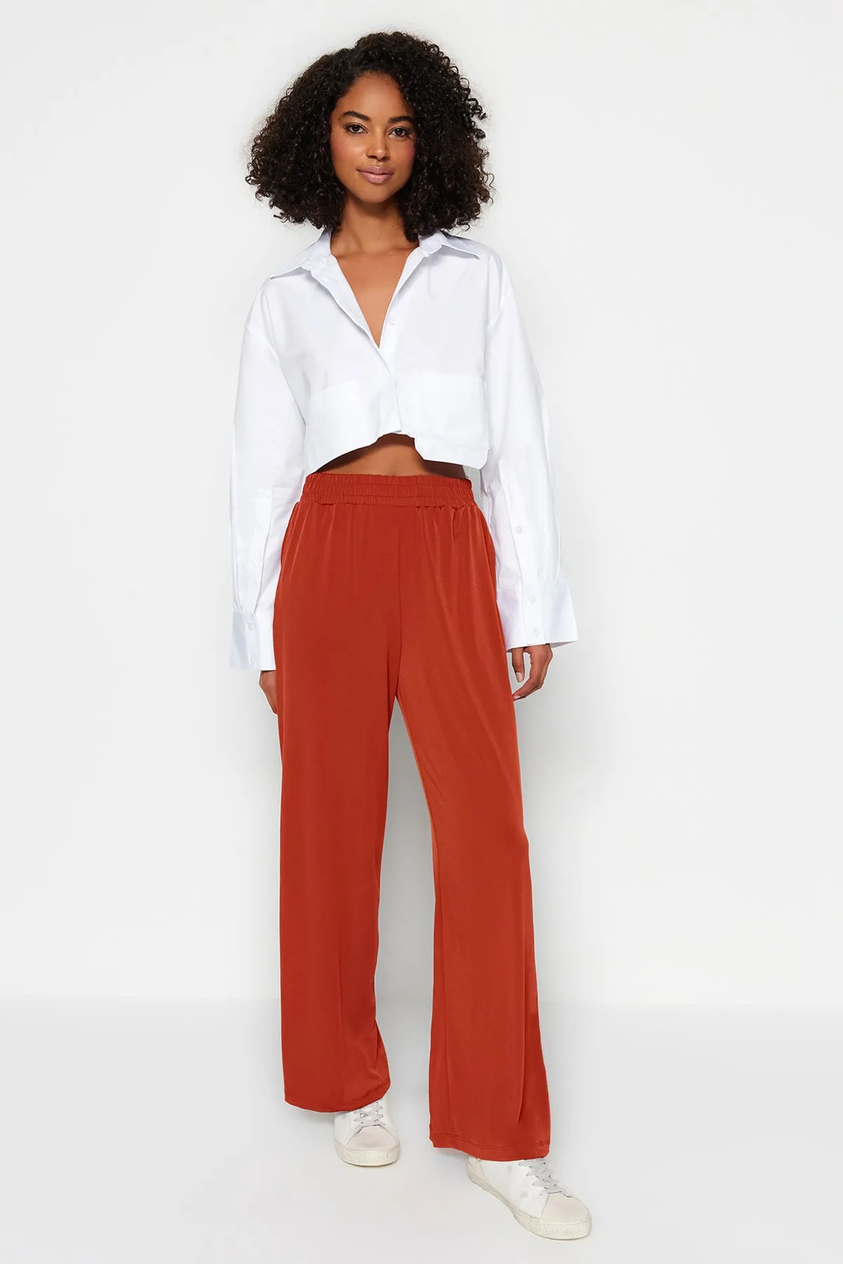 Trendyol Collection  Zimtfarbene, weit geschnittene/locker geschnittene, dehnbare Strickhose mit hoher Taille TWOSS23PL00129