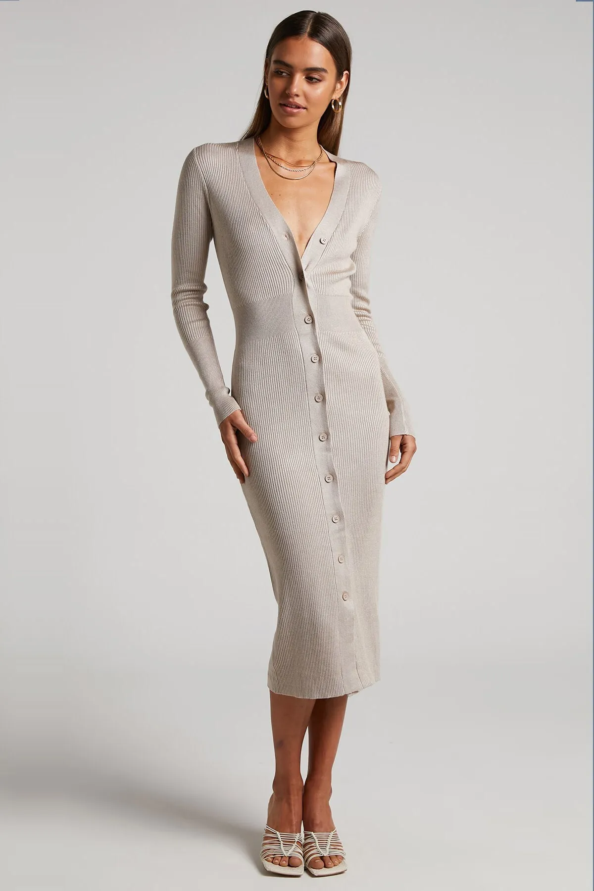 Madmext  Steinfarbenes, geknöpftes langes Strickkleid mit V-Ausschnitt Mg1703