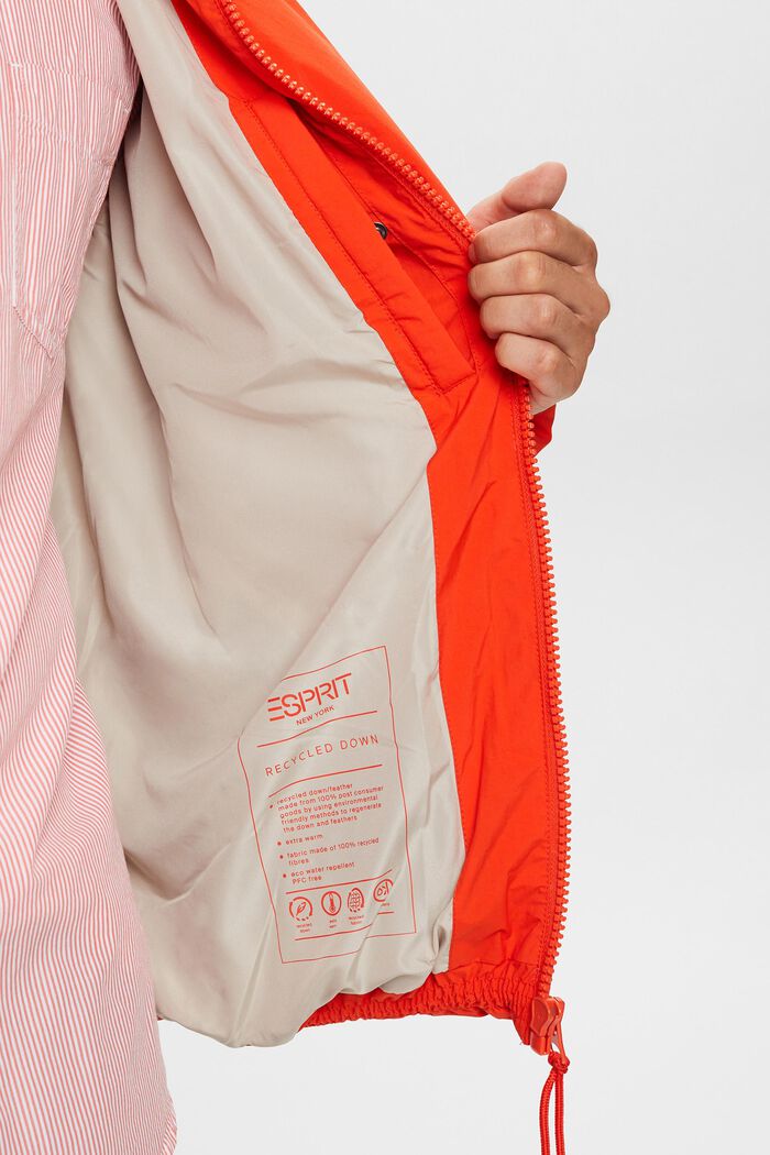 Recycelt: Pufferjacke mit Daunen