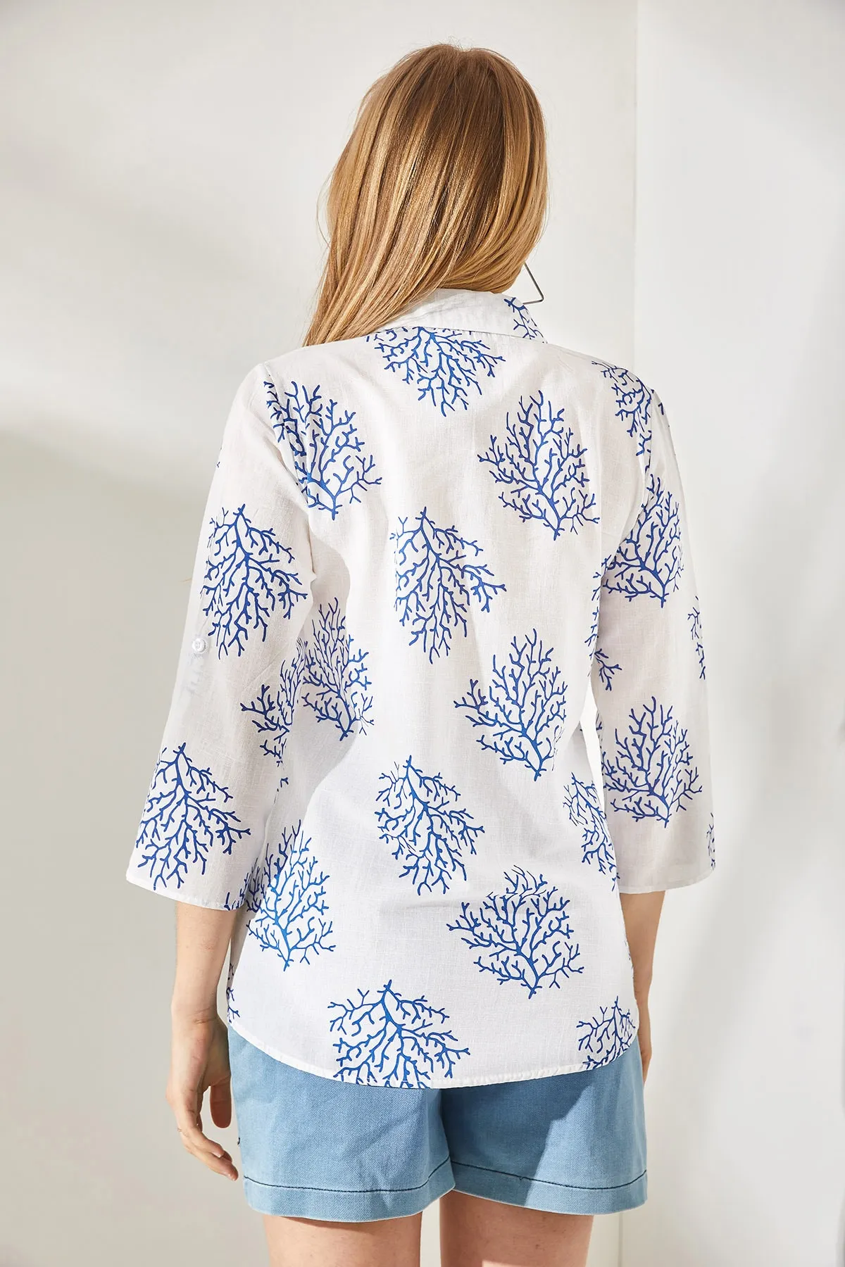 Olalook  Damen Leinenhemd mit gefalteten Ärmeln in Strauchblau GML-19000825