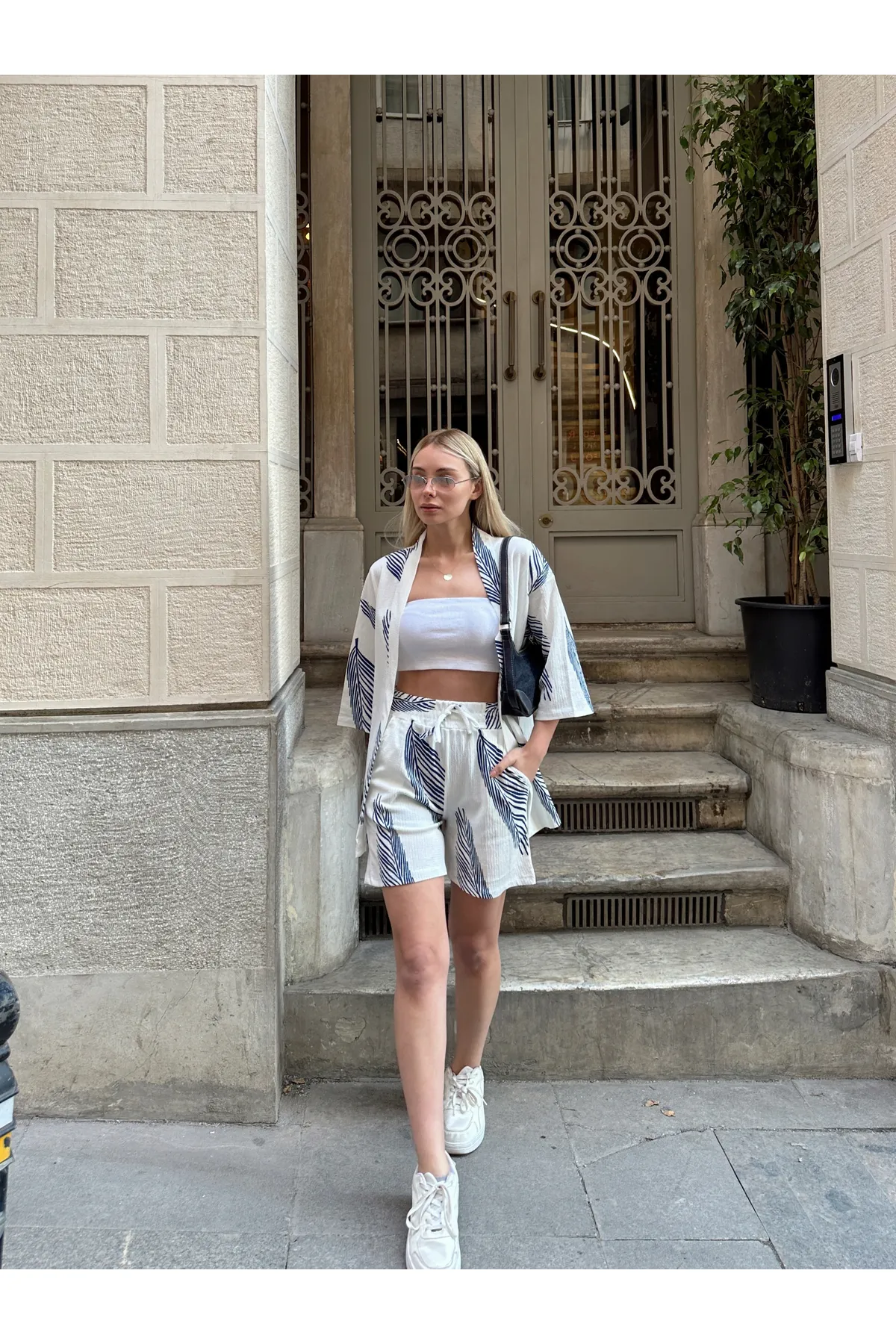 AFROGİYİM  Bedrucktes Kimono-Set mit tiefen Schultern und Shorts für Damen