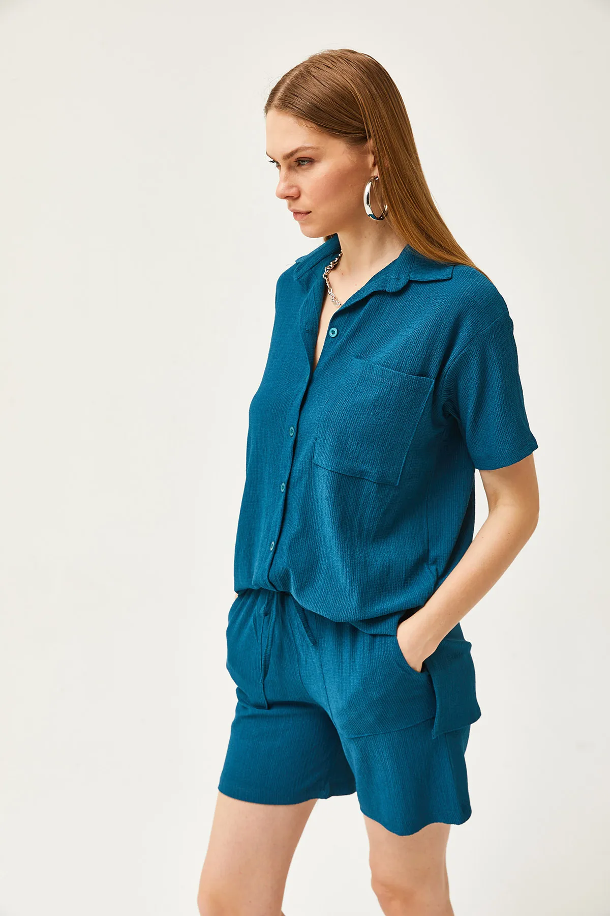 Olalook  Damen Petrolblaues Oberteil, Hemd mit Hosentasche und Shorts-Set TKM-19000284