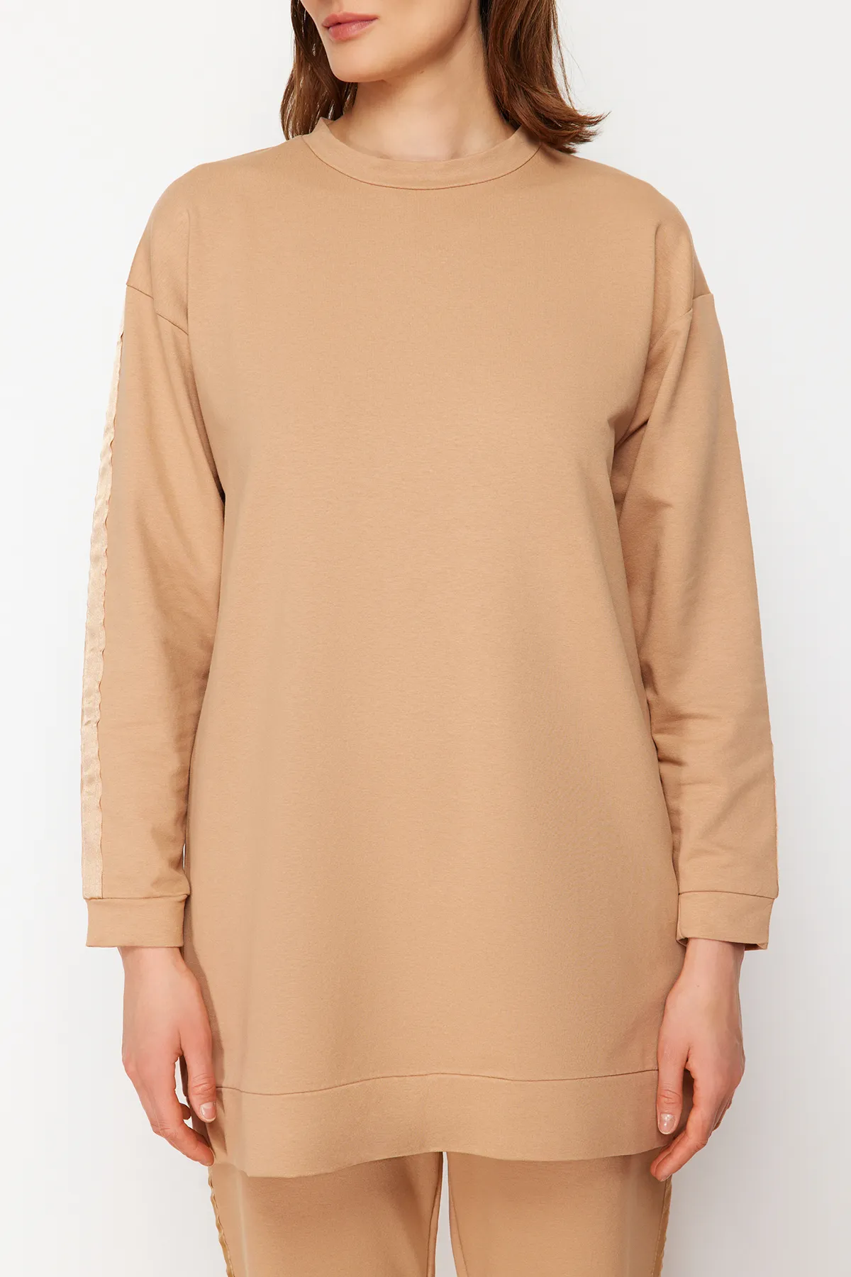 Trendyol Modest  Detailliertes Strick-Trainingsanzug-Set mit Nerzstreifen TCTAW23EN00049