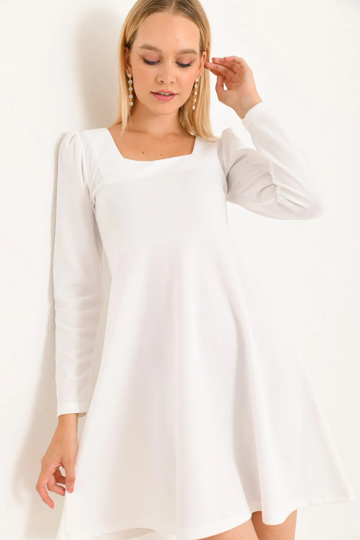VOLT CLOTHİNG  Damen-Minikleid mit quadratischem Ausschnitt und langen Ärmeln