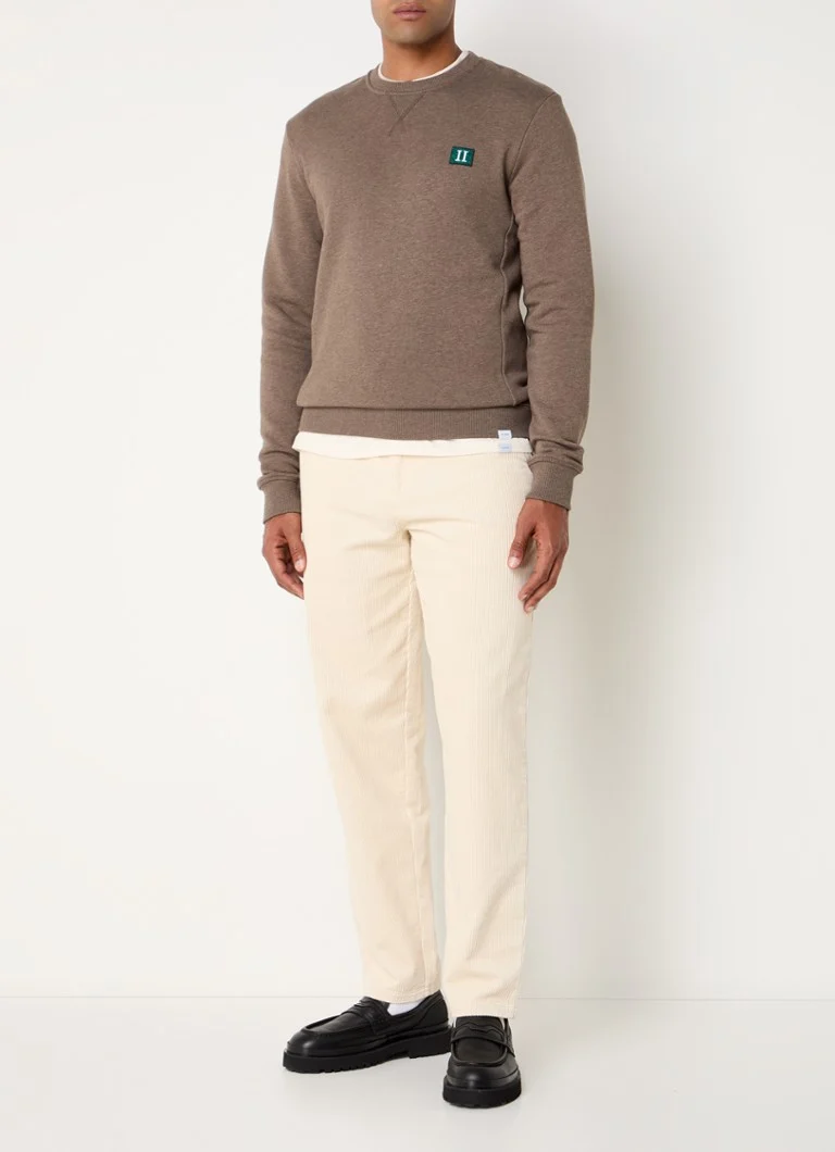 Il maglione con due loghi
