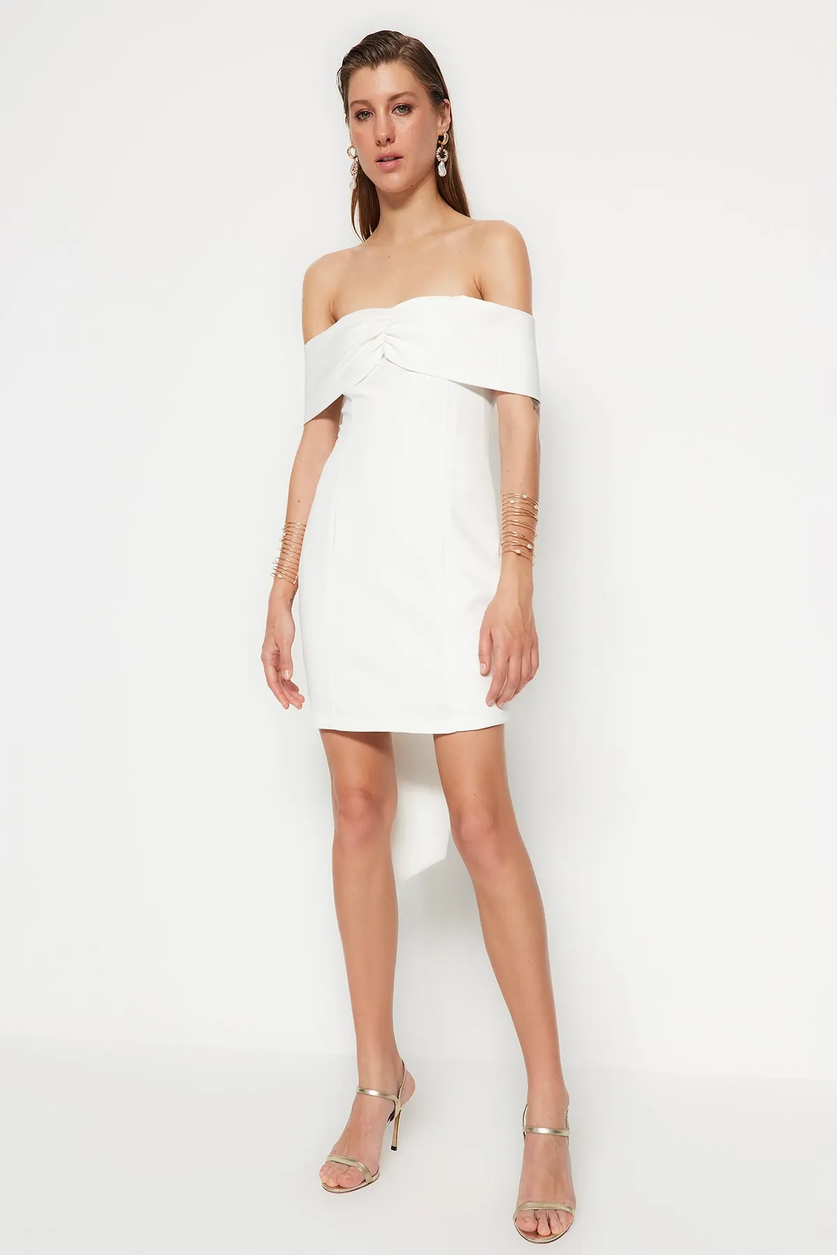 Trendyol Collection  Ecru gefüttertes, gewebtes Paspelierung-Hochzeits-/Hochzeits-Elegantes Abendkleid TPRSS23EL00348