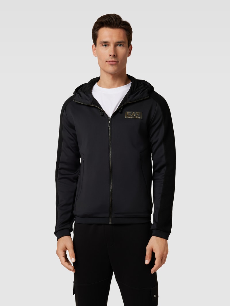 Sweatjacke mit Label-Patch in schwarz