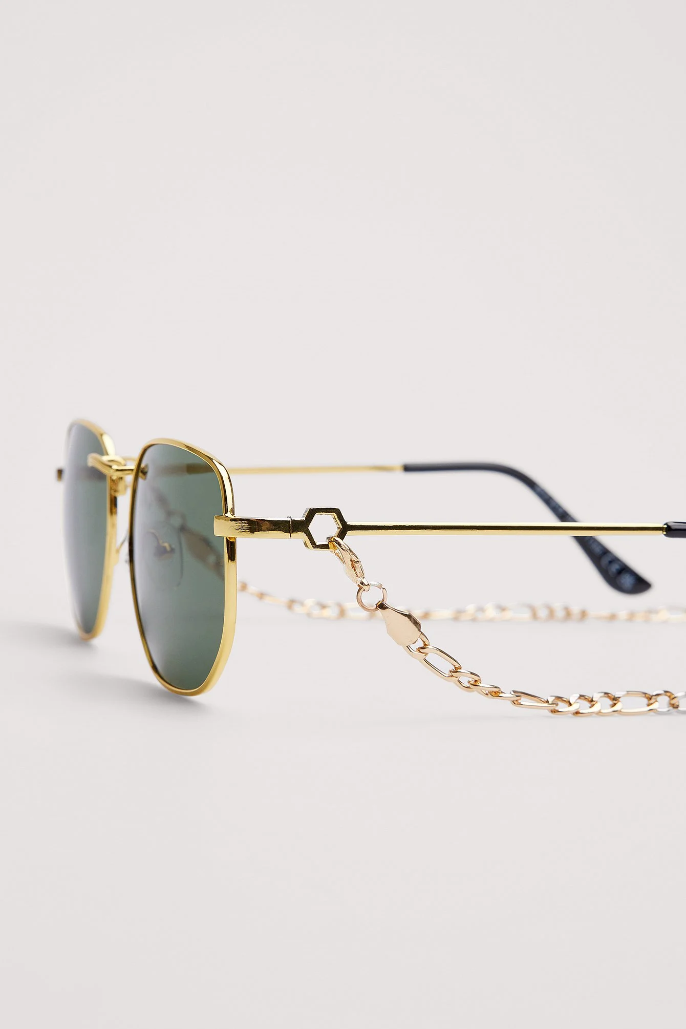 recycelte Metall-Sonnenbrille mit Kettendetail