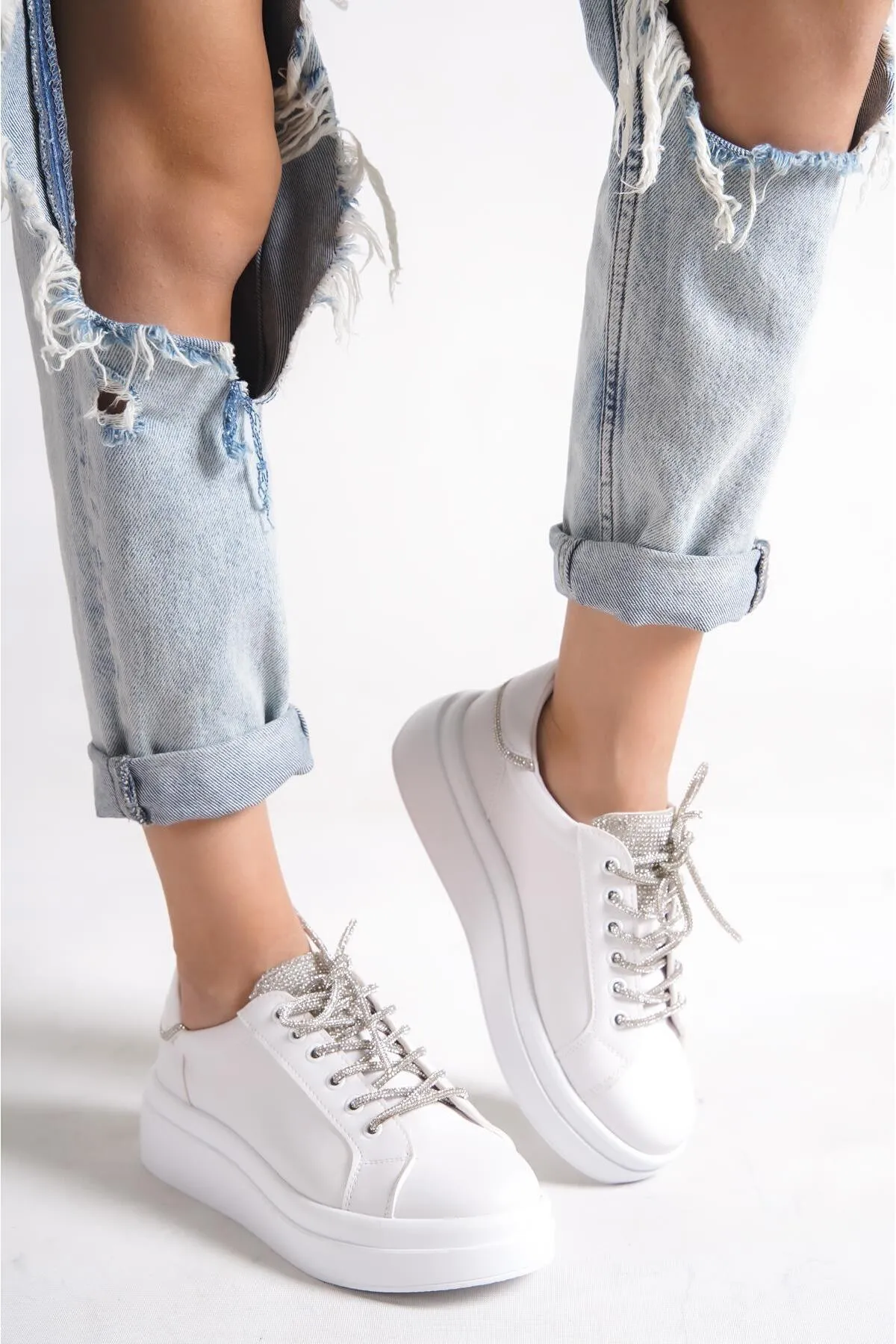 Capone Outfitters  Capone Damen-Sportschuhe mit runder Zehenpartie und Steinschnürung in Weiß