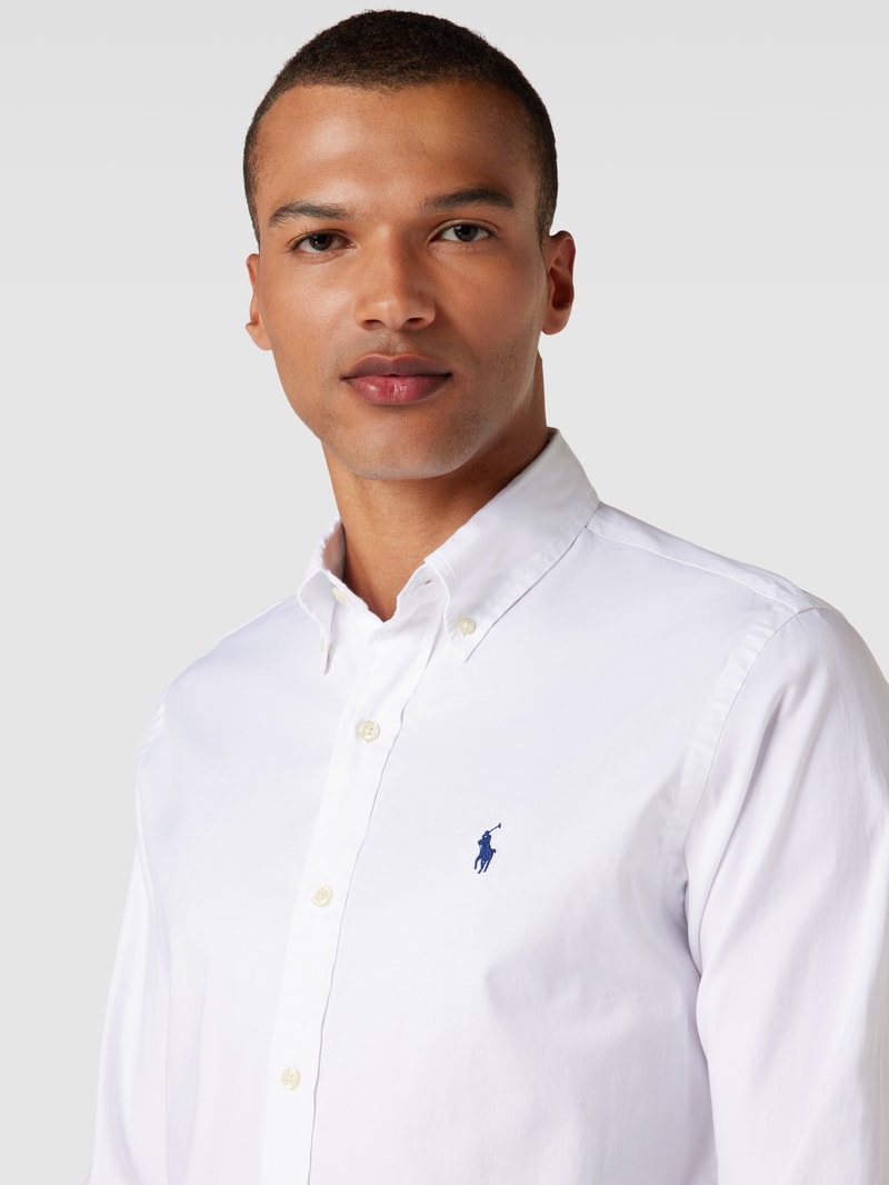 Custom Fit Freizeithemd mit Button-Down-Kragen in weiß