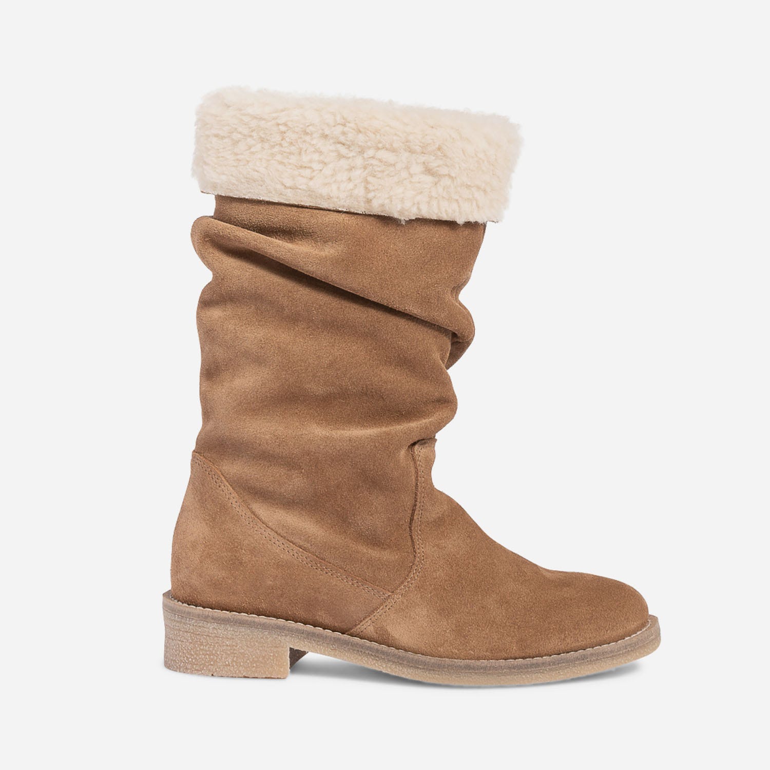 Botte camel en cuir velours éco-conçu plissé et fourré