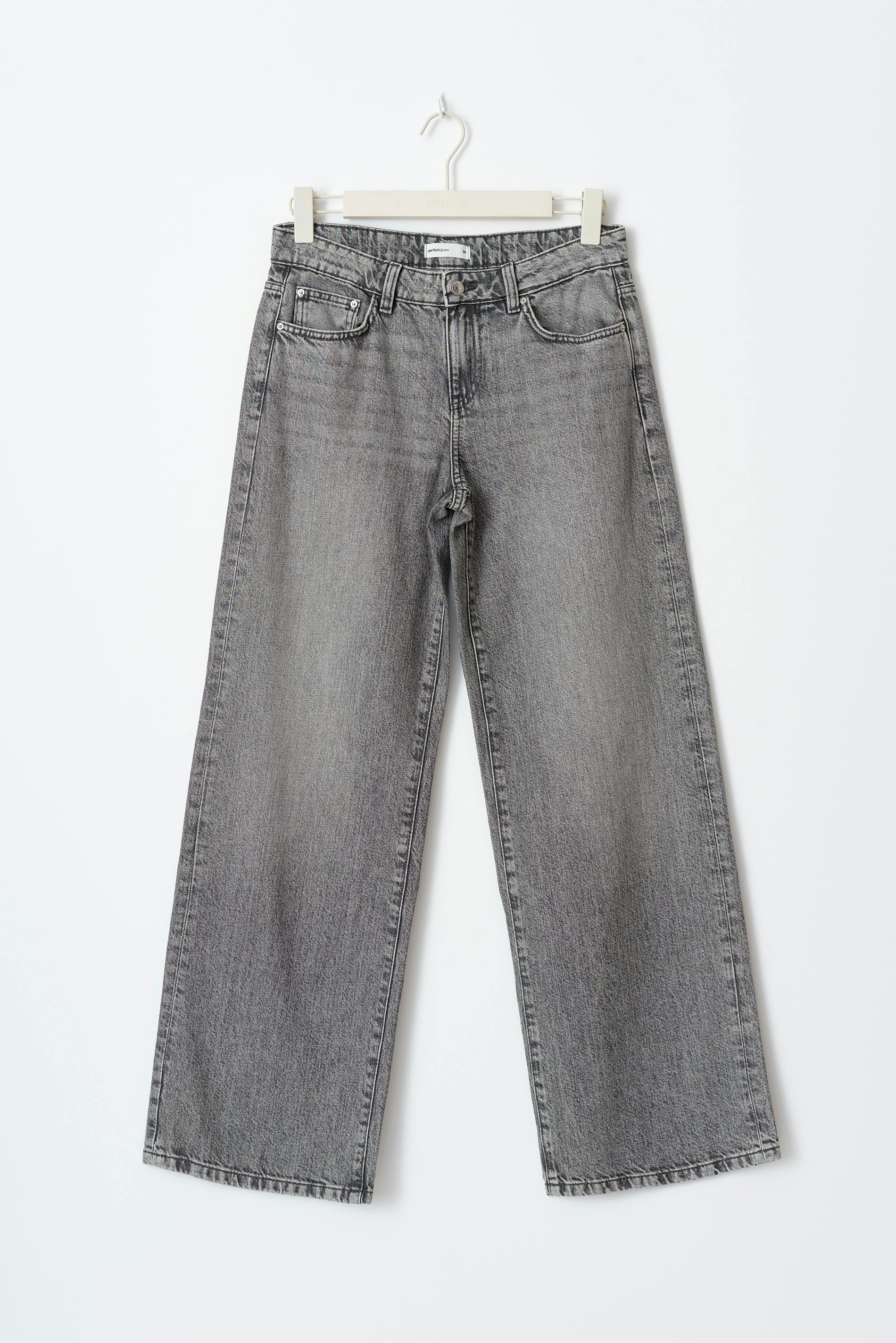 Low wide jeans