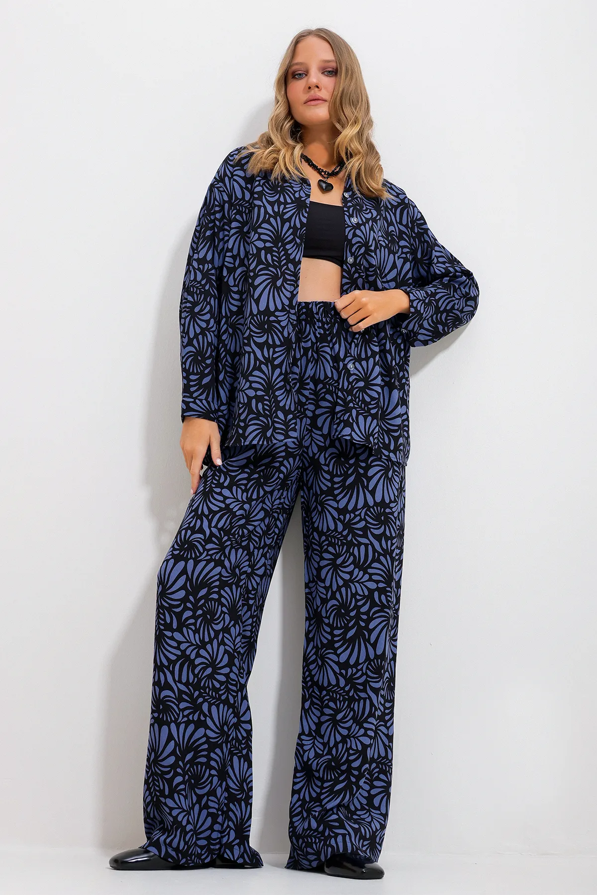 Trend Alaçatı Stili  Damen Set aus gemustertem Hemd und Hose in Mitternachtsblau, Oberteil und Webware, Alc-X11749