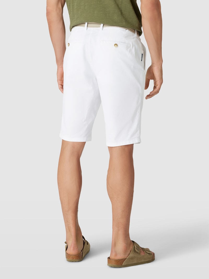 Bermudas mit Stoffgürtel in weiß
