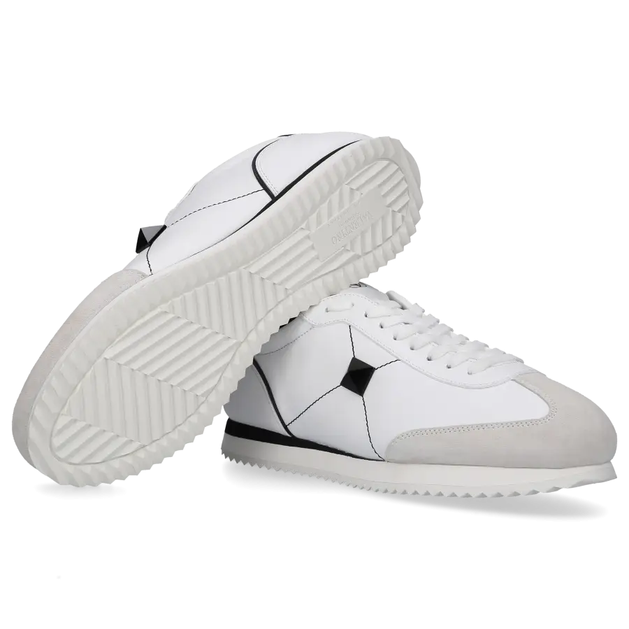 Valentino Garavani - Sneaker low STUD AROUND Kalbsleder - weiß
