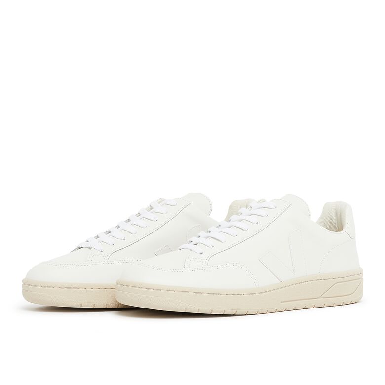 Veja V-12 extra white