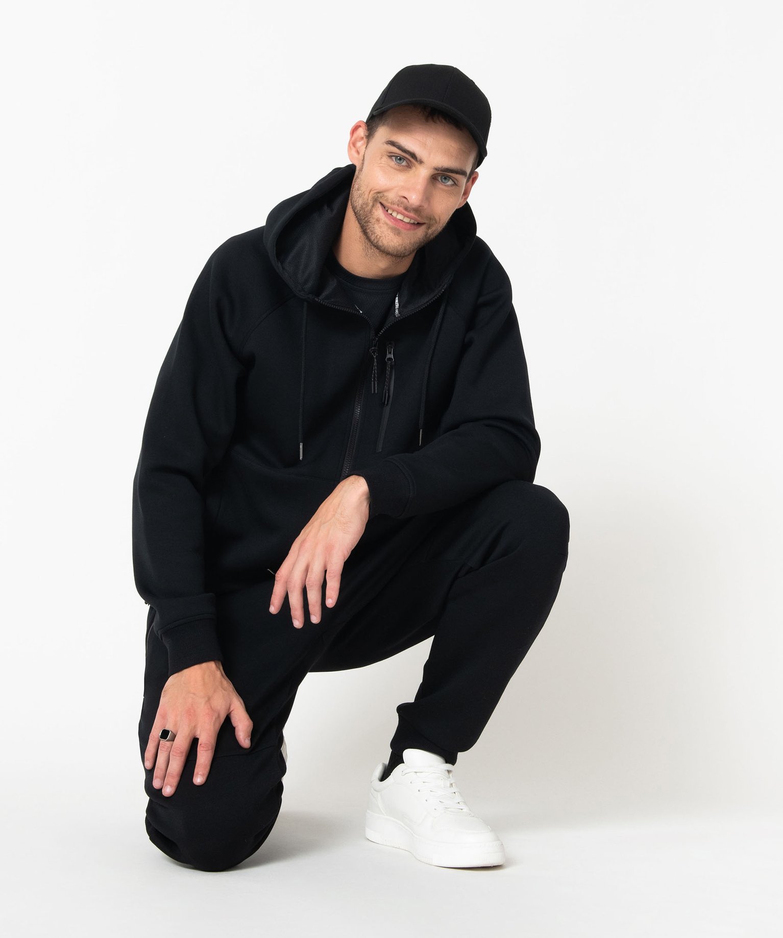 Sweat zippé à capuche en maille extensible homme noir | GEMO