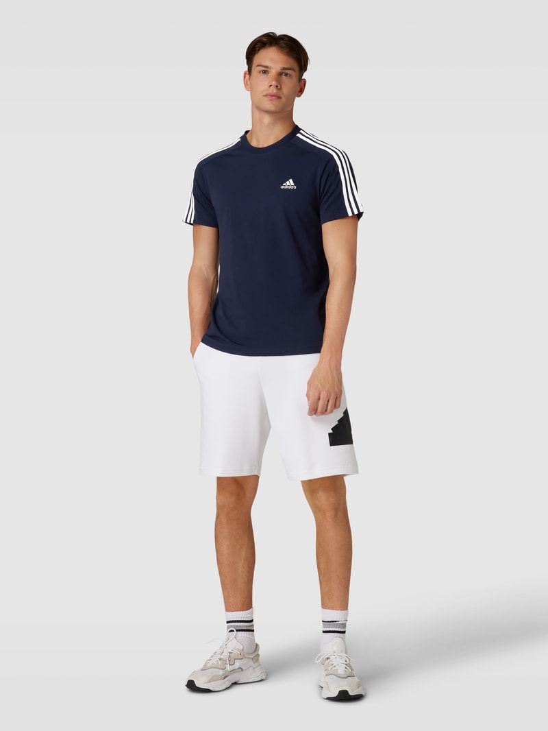 T-Shirt mit Kontraststreifen in marineblau
