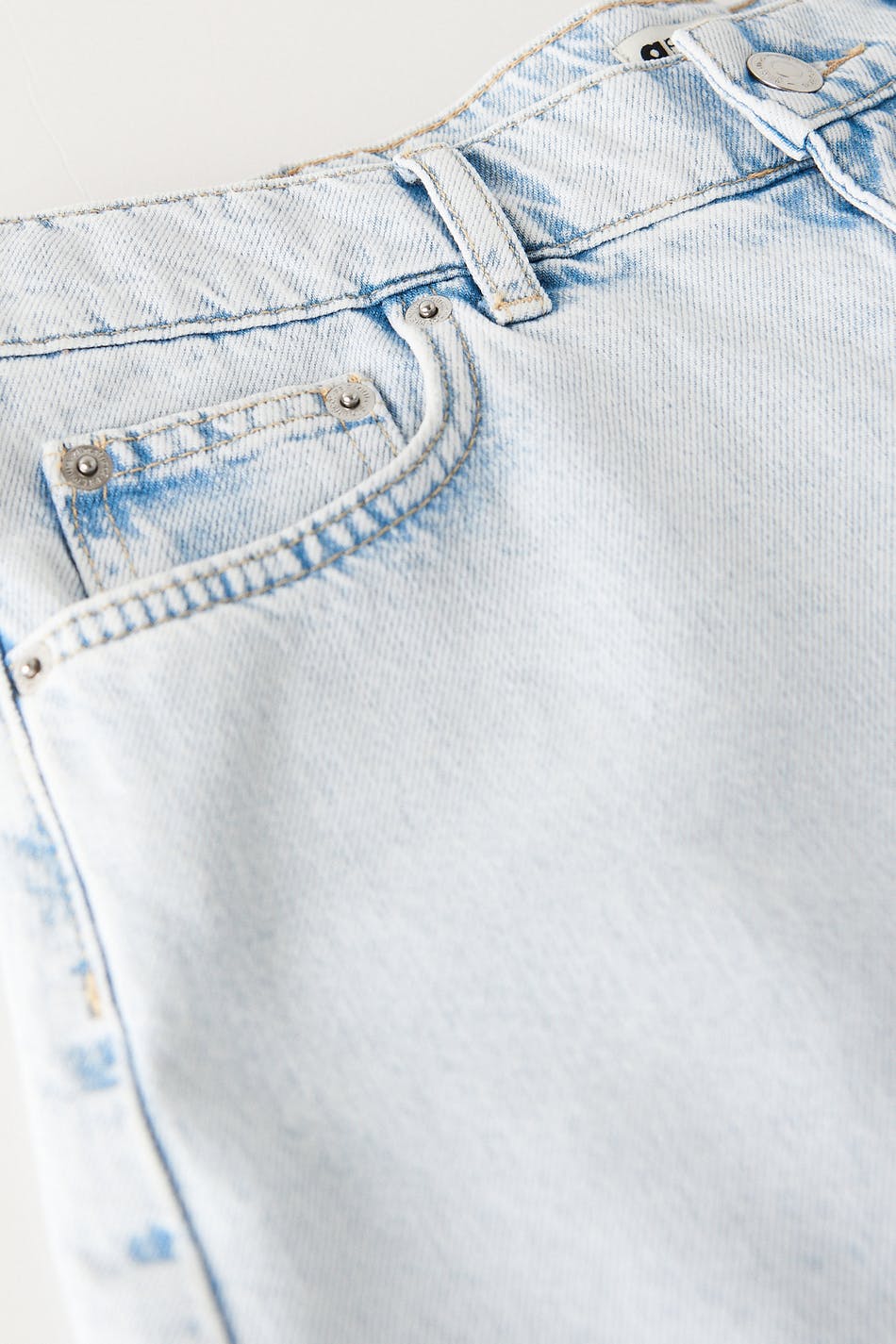 Loose denim shorts