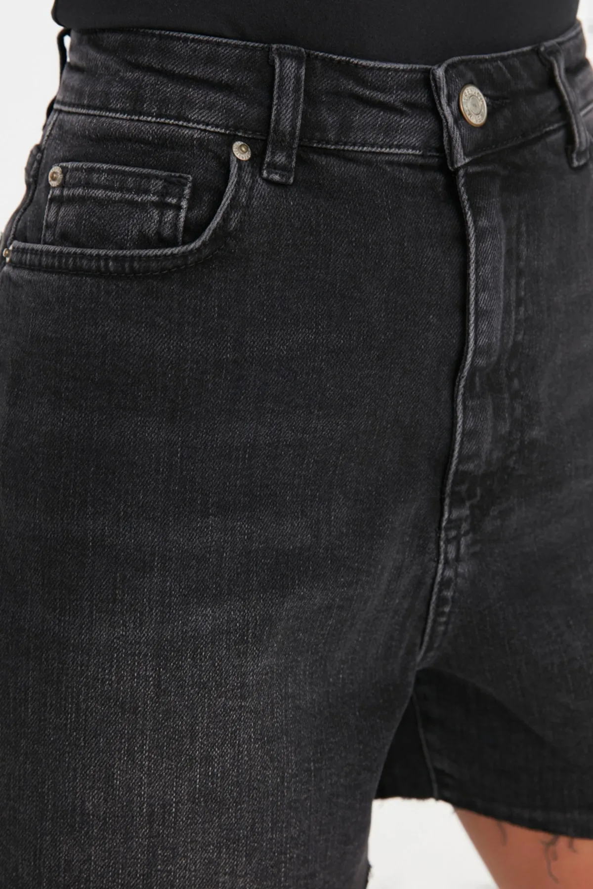 Trendyol Collection  Shorts - Schwarz - Hoher Bund