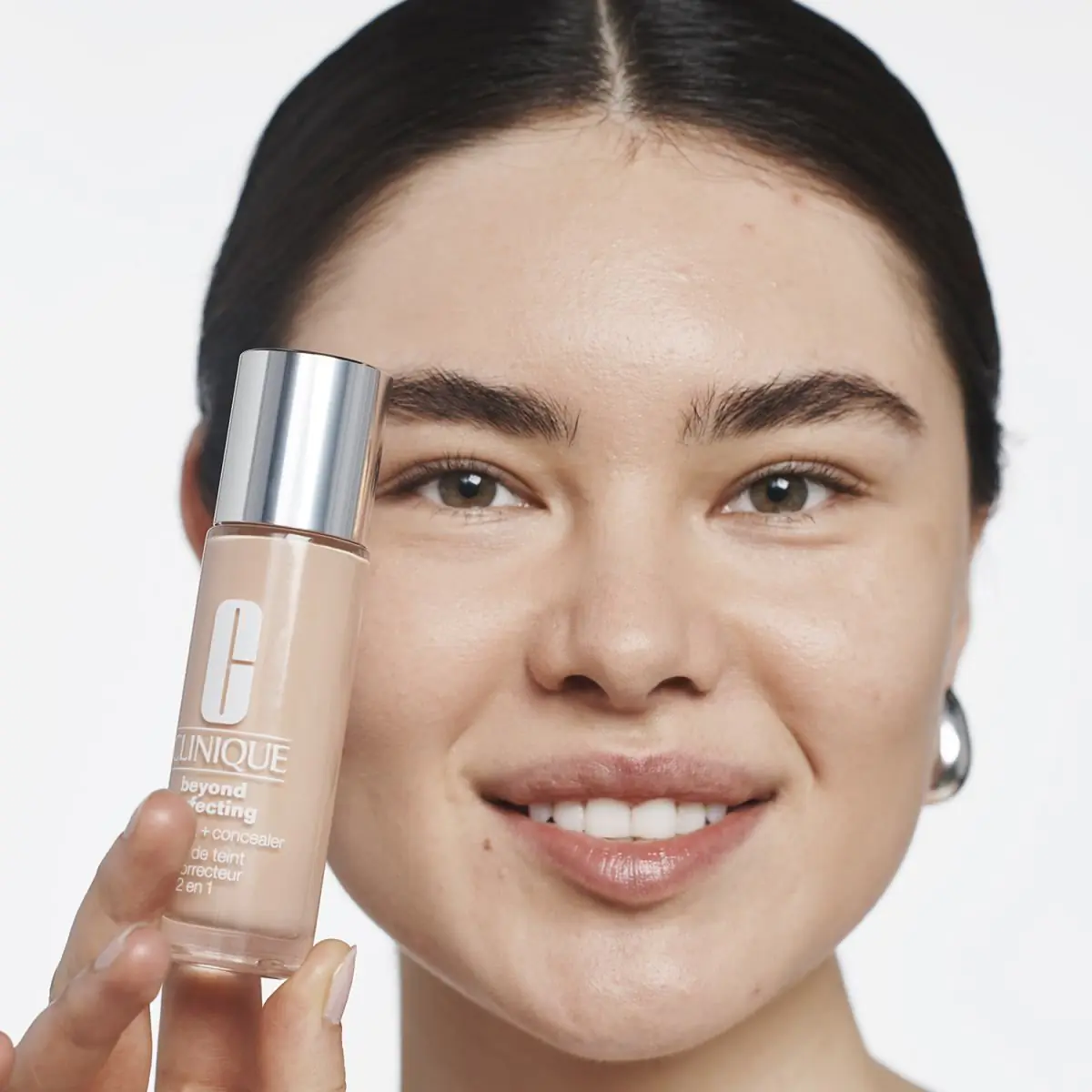 Clinique Beyond Perfecting tekući puder-korektor, 10 nijansi Honey Wheat