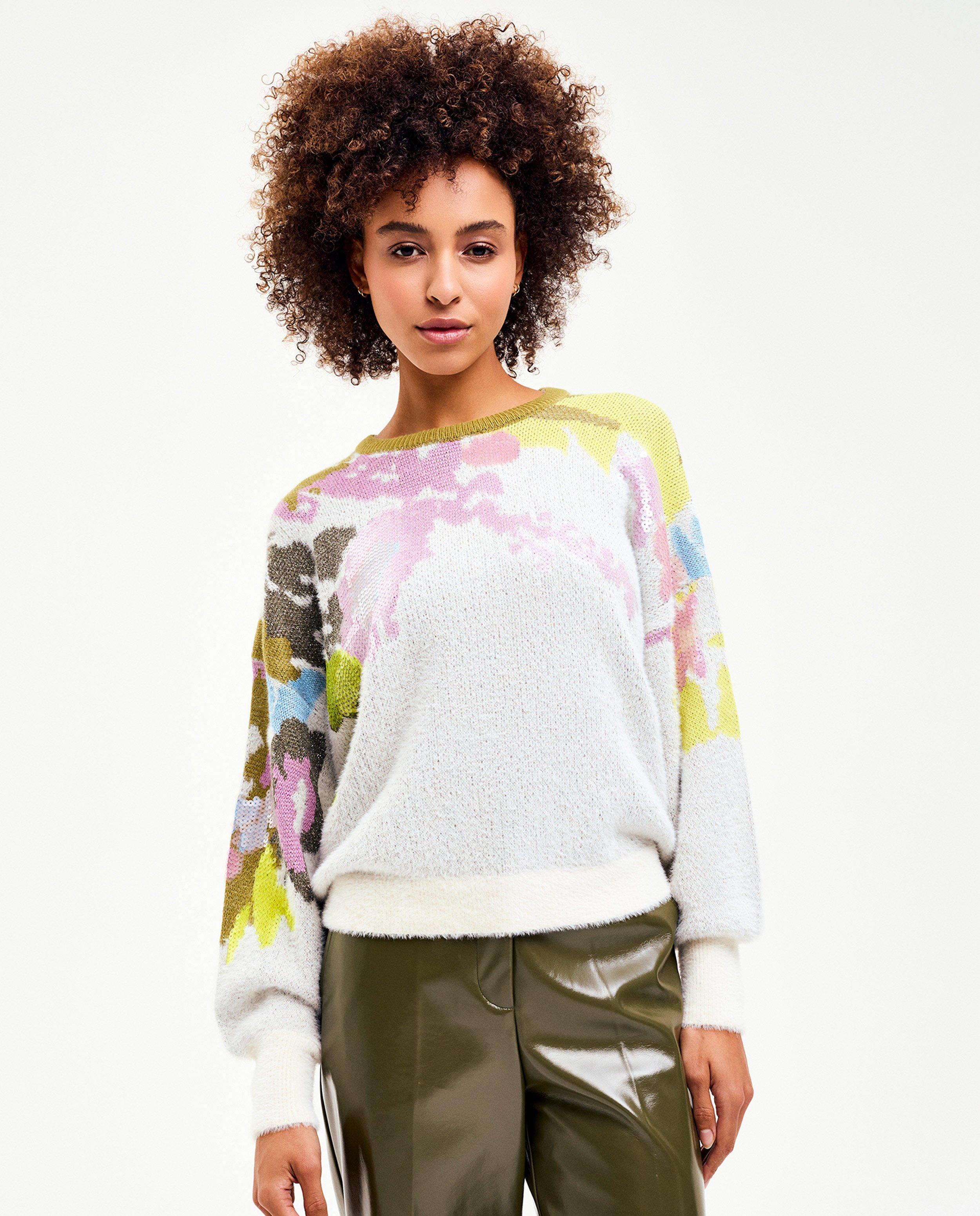 Pulover pufos CKS pentru femei cu model floral bej deschis