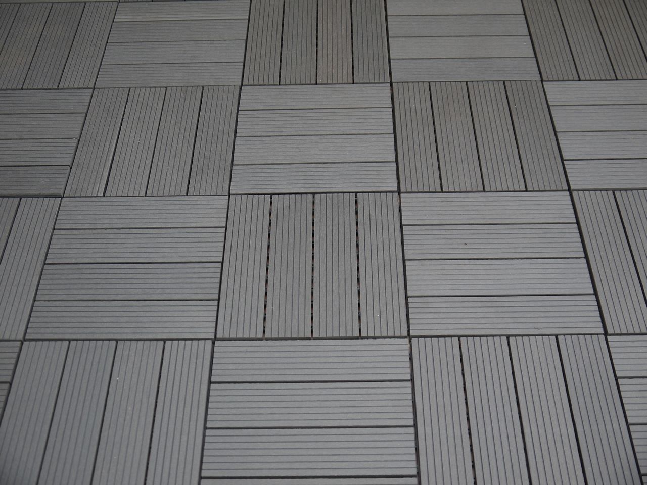 Weles WPC Terrassen Fliesen 10er-Set (ca. 0,9 m2), 30 x 30 cm, dunkelgrau, leicht verlegbar