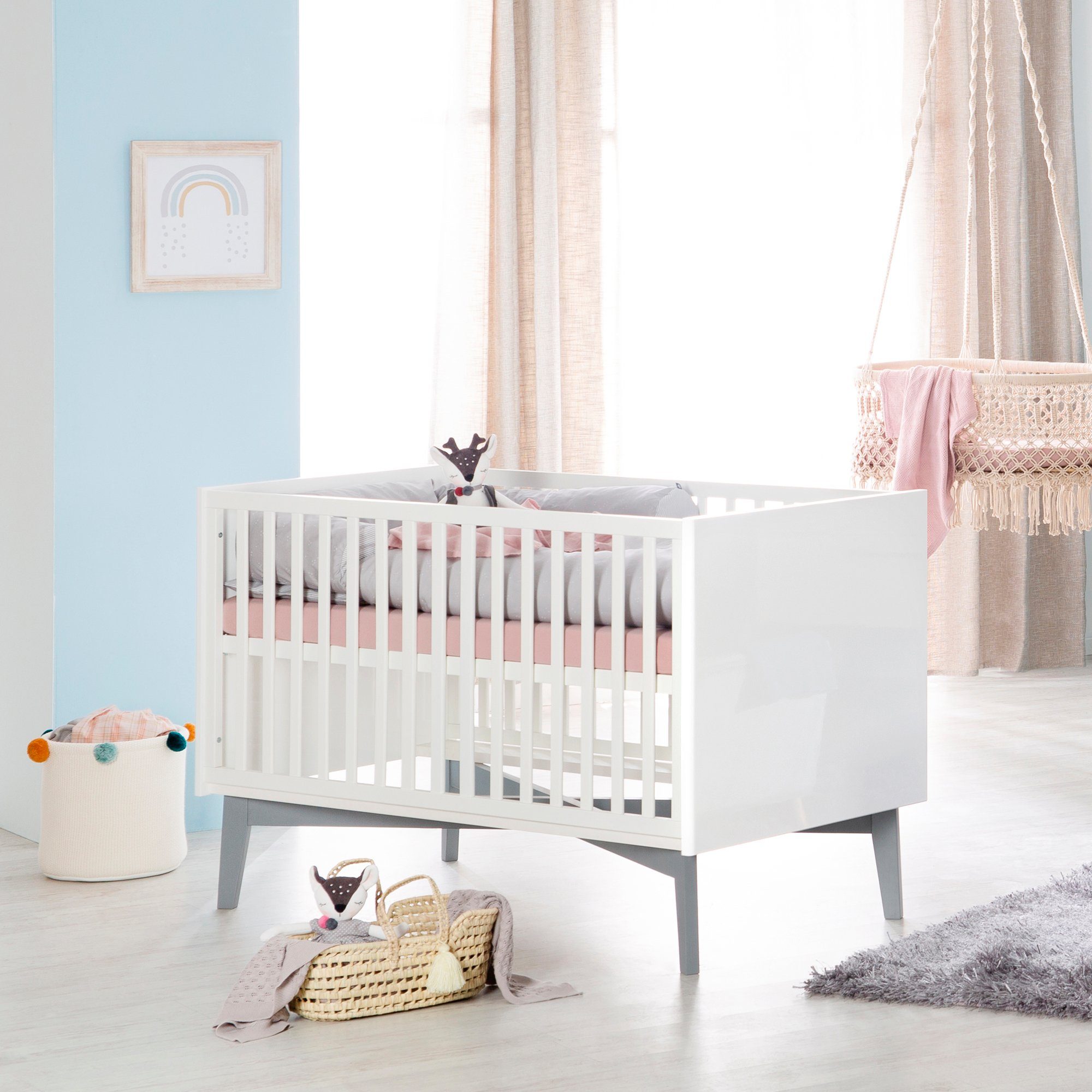 roba® Babyzimmer-Komplettset Mika, (Set, 3-St., Kombi-Kinderbett, Kleiderschrank, Wickelkommode), mit grauen Füßen im Retro Look