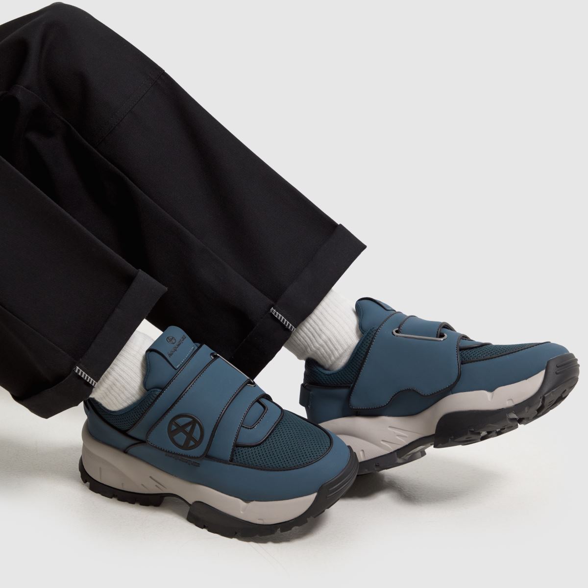 AKUPUNKTUR – Marinblå beefer-sneakers