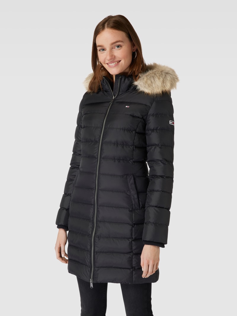 Daunenmantel mit Label-Stitching in schwarz