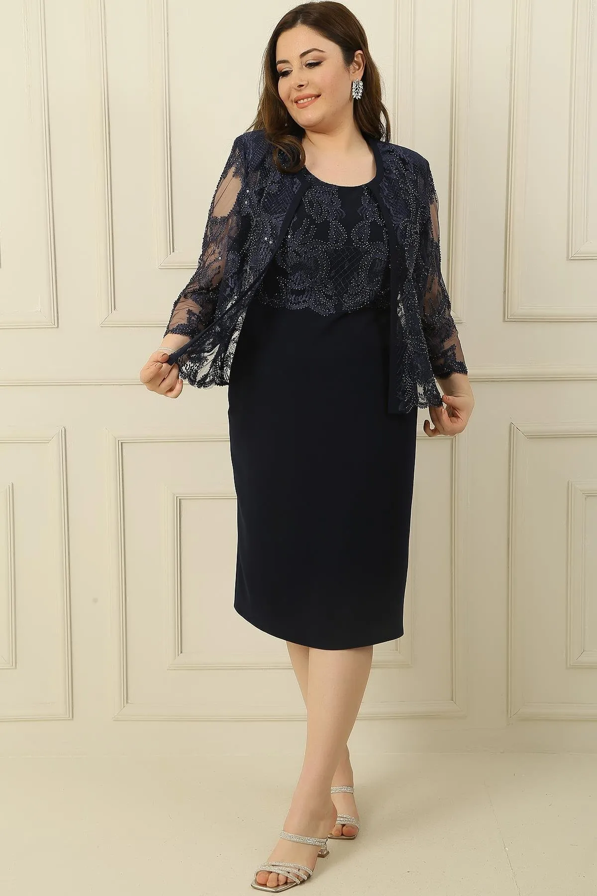 By Saygı  Top mit Pailletten besticktem, gefüttertem Kreppkleid, mit Pailletten bestickter Tülljacke, großes 2-teiliges Set