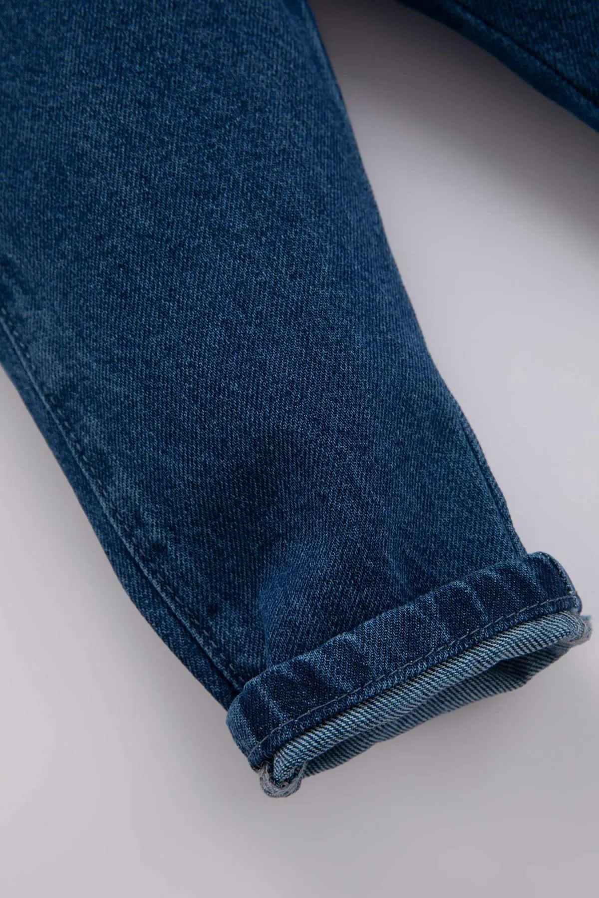 DeFacto  Bedruckter Jeans-Jumpsuit für Babys mit Label-Aufdruck