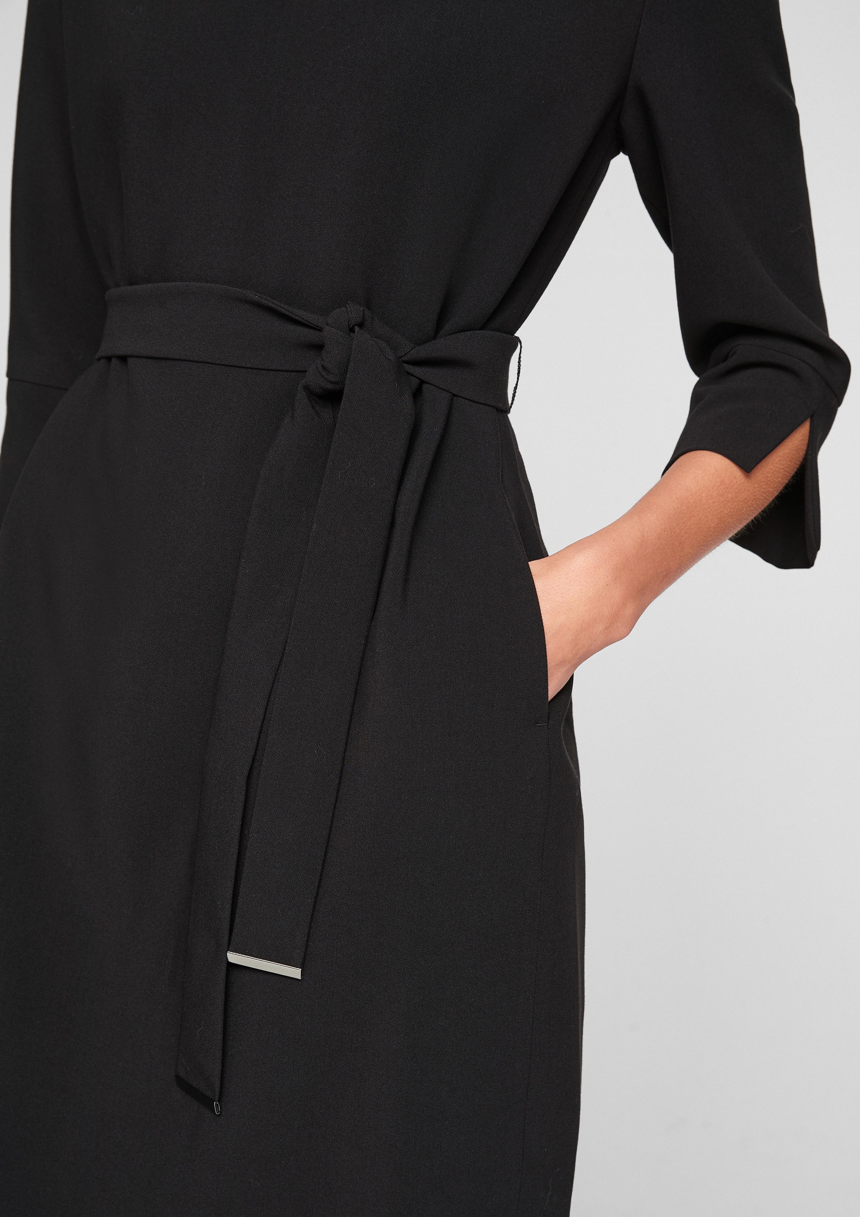 Elegantes Stretchkleid mit Gürtel  01.899.82.X157-9999