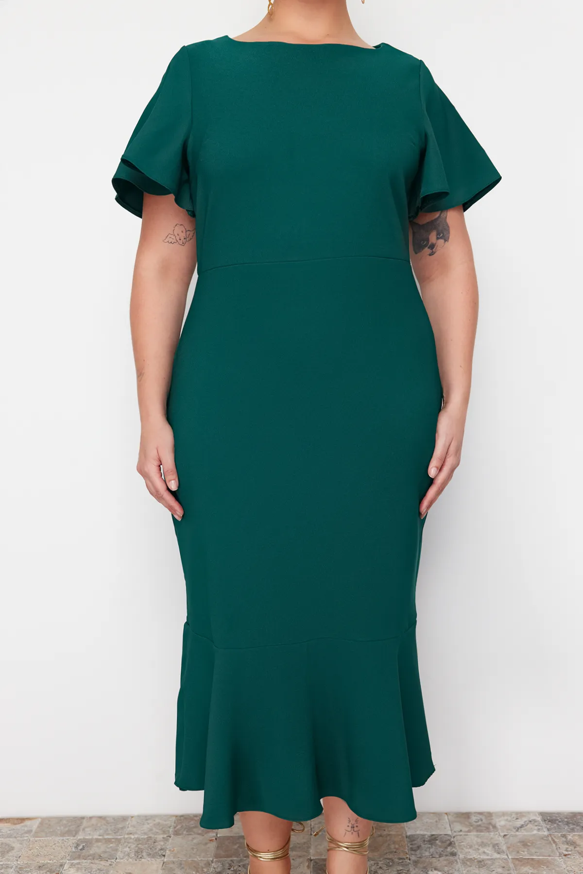 Trendyol Curve  Dunkelgrünes Finike-Webkleid in Übergröße