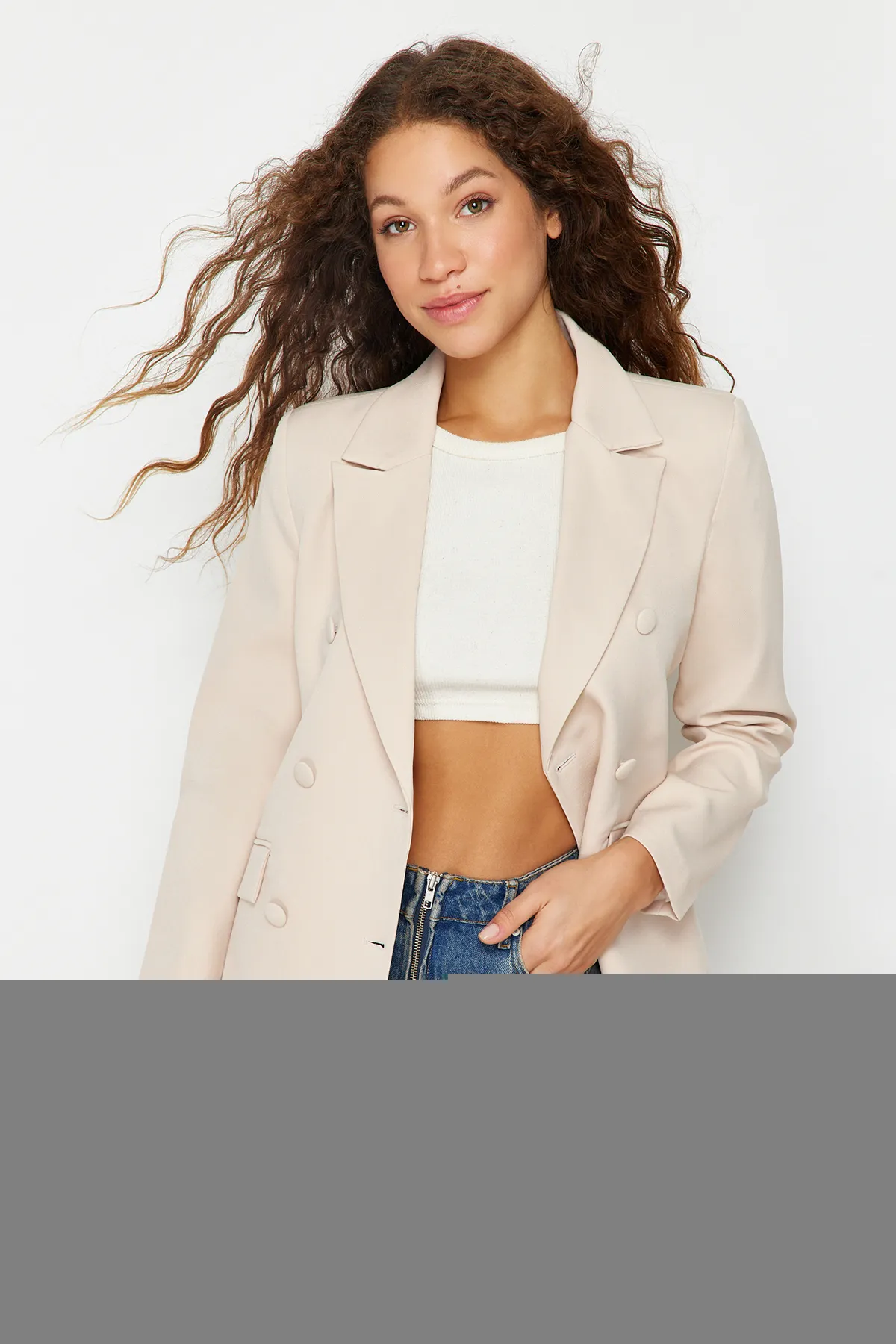 Trendyol Collection  Gewebte Blazerjacke mit normalem Futter in Stein TWOSS21CE0137