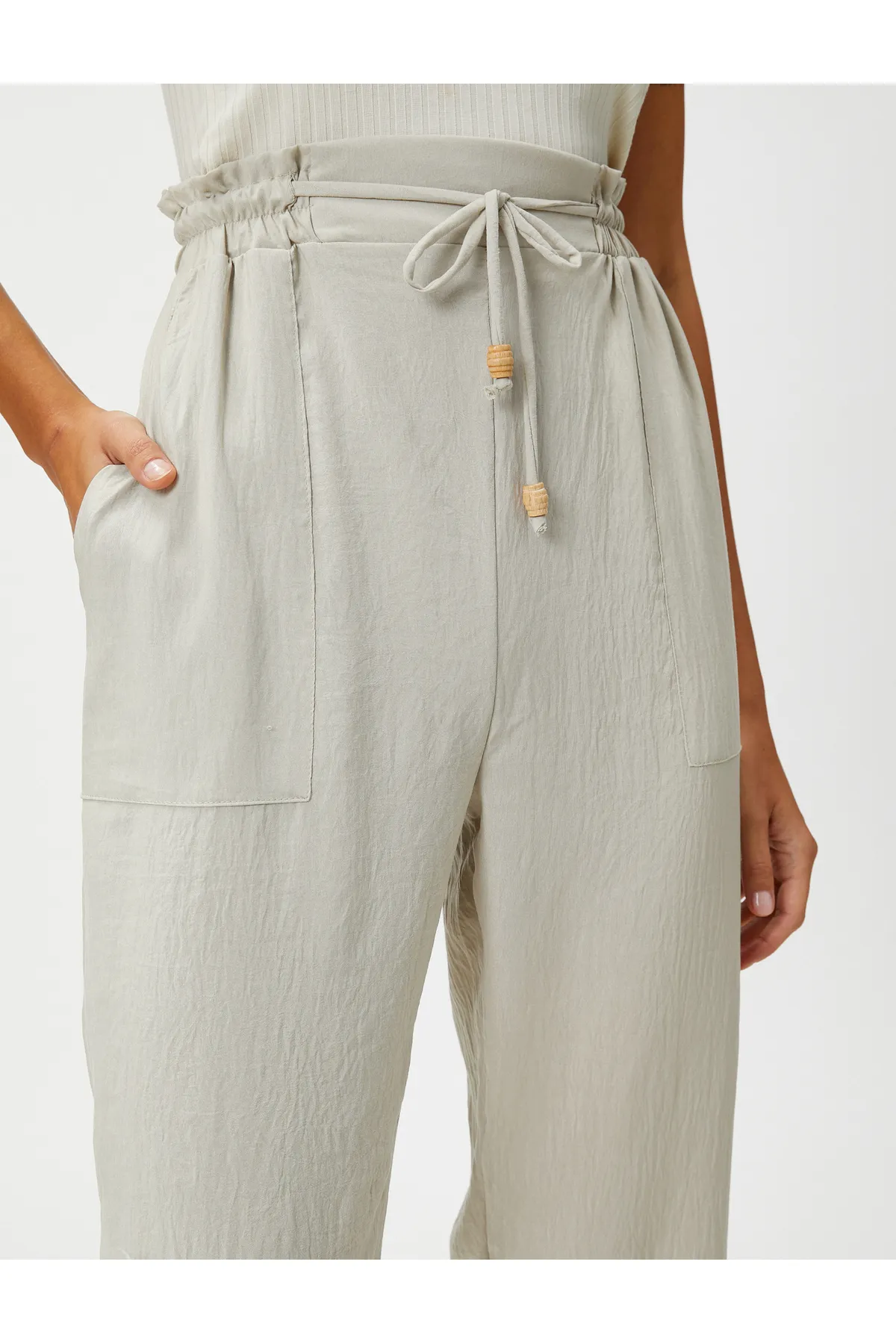 Koton  Bequeme Hose mit Taschen, hoher Taille und Bindebund
