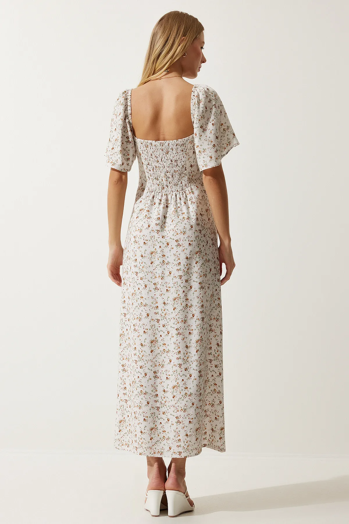 Happiness İstanbul  Ecrufarbenes, geschlitztes, detailliertes Volant-Viskosekleid für Damen UB00247