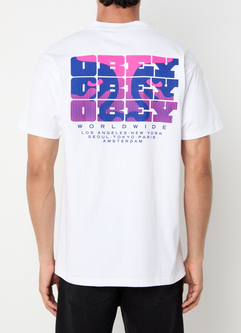 Obey Brick By Brick T-krekls ar logotipu un apdruku aizmugurē