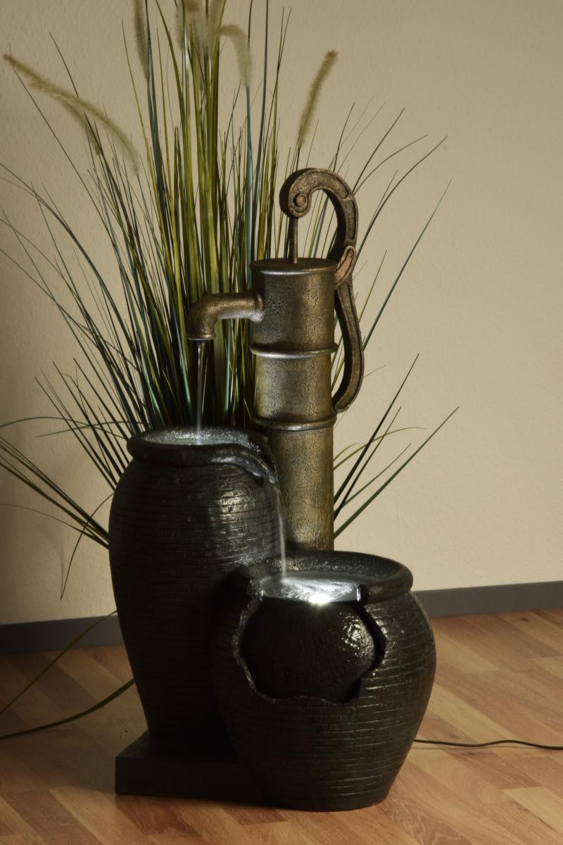 dobar Großer Design-Gartenbrunnen mit Zier-Handpumpe
