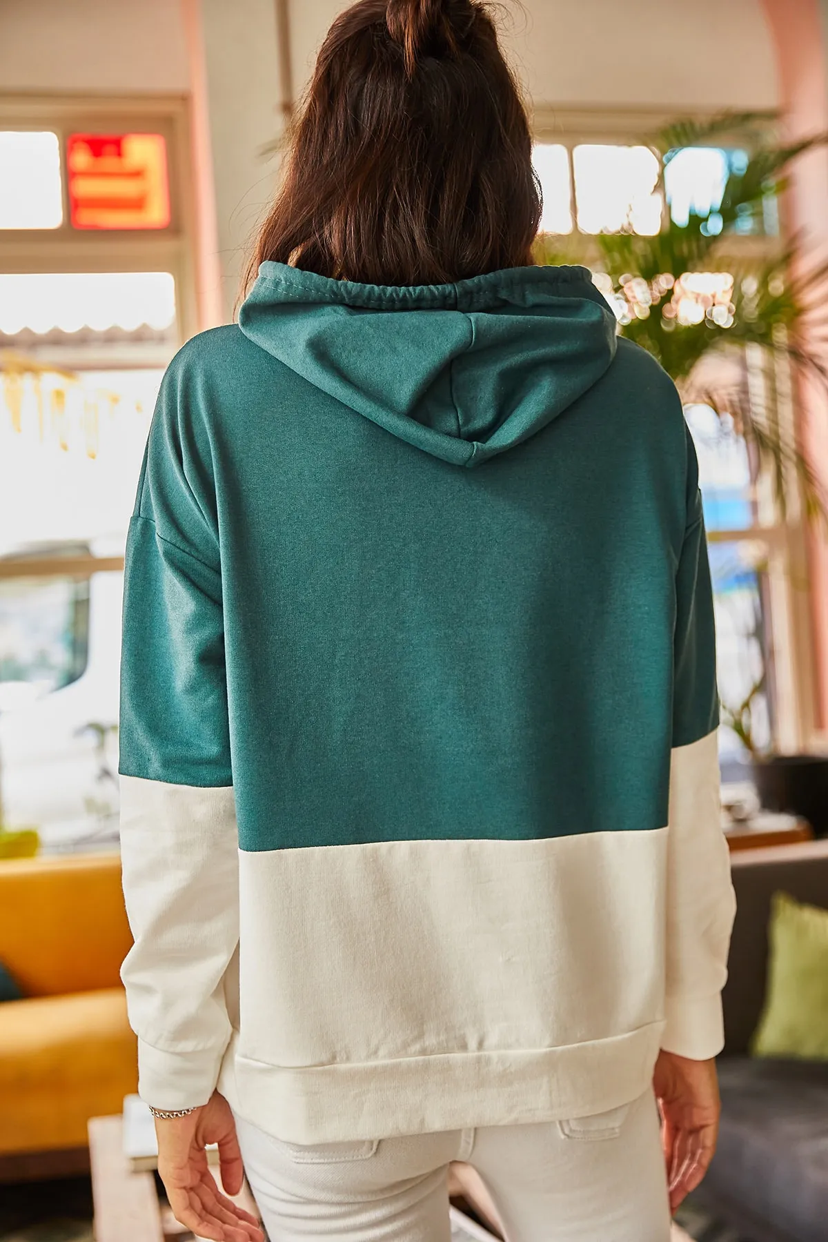 Olalook  Smaragdgrünes, asymmetrisches Kapuzensweatshirt mit Kontrast für Damen SWT-19000228