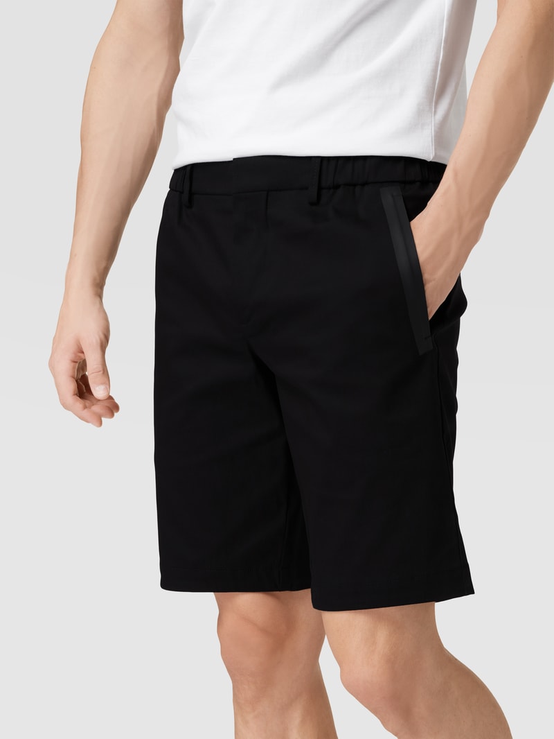 Shorts mit Label-Applikation Modell 'Llem' in schwarz
