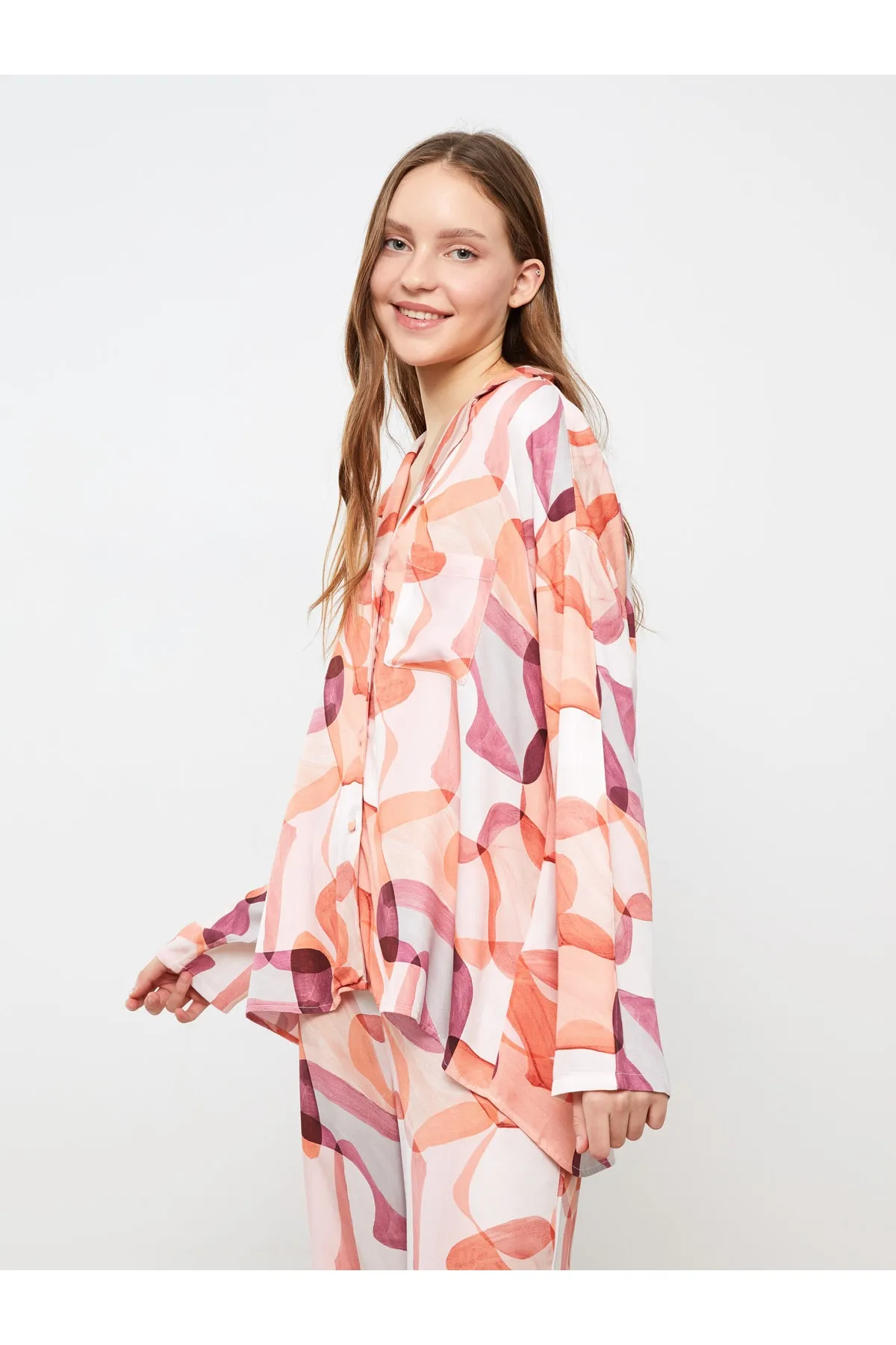 LC Waikiki  Gemustertes, langärmliges Damen-Pyjama-Set mit Hemdkragen