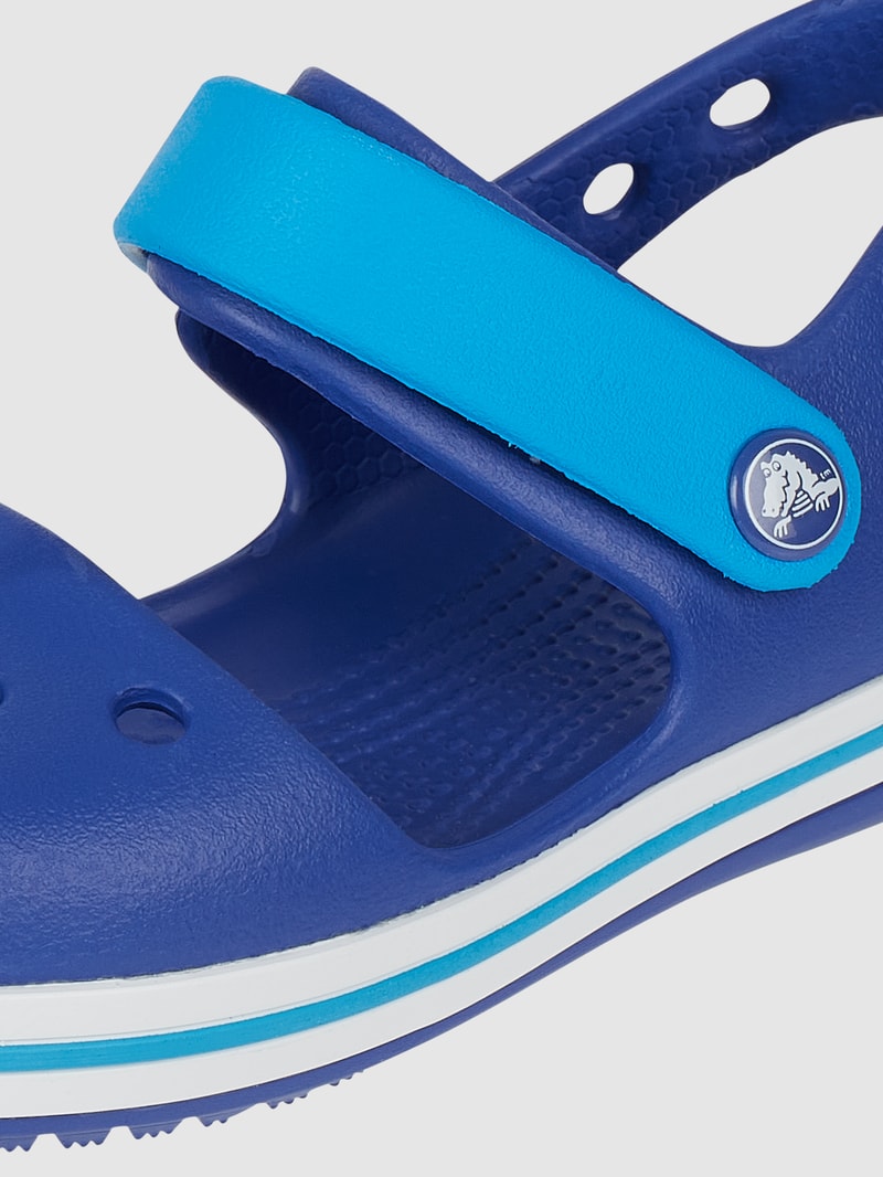 Sandalen mit Label-Detail in blau